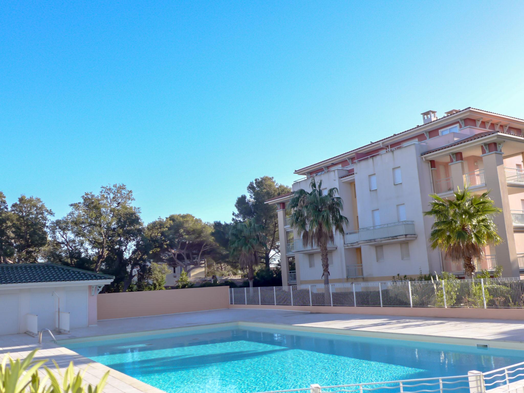 Foto 19 - Apartment mit 1 Schlafzimmer in Fréjus mit schwimmbad und blick aufs meer