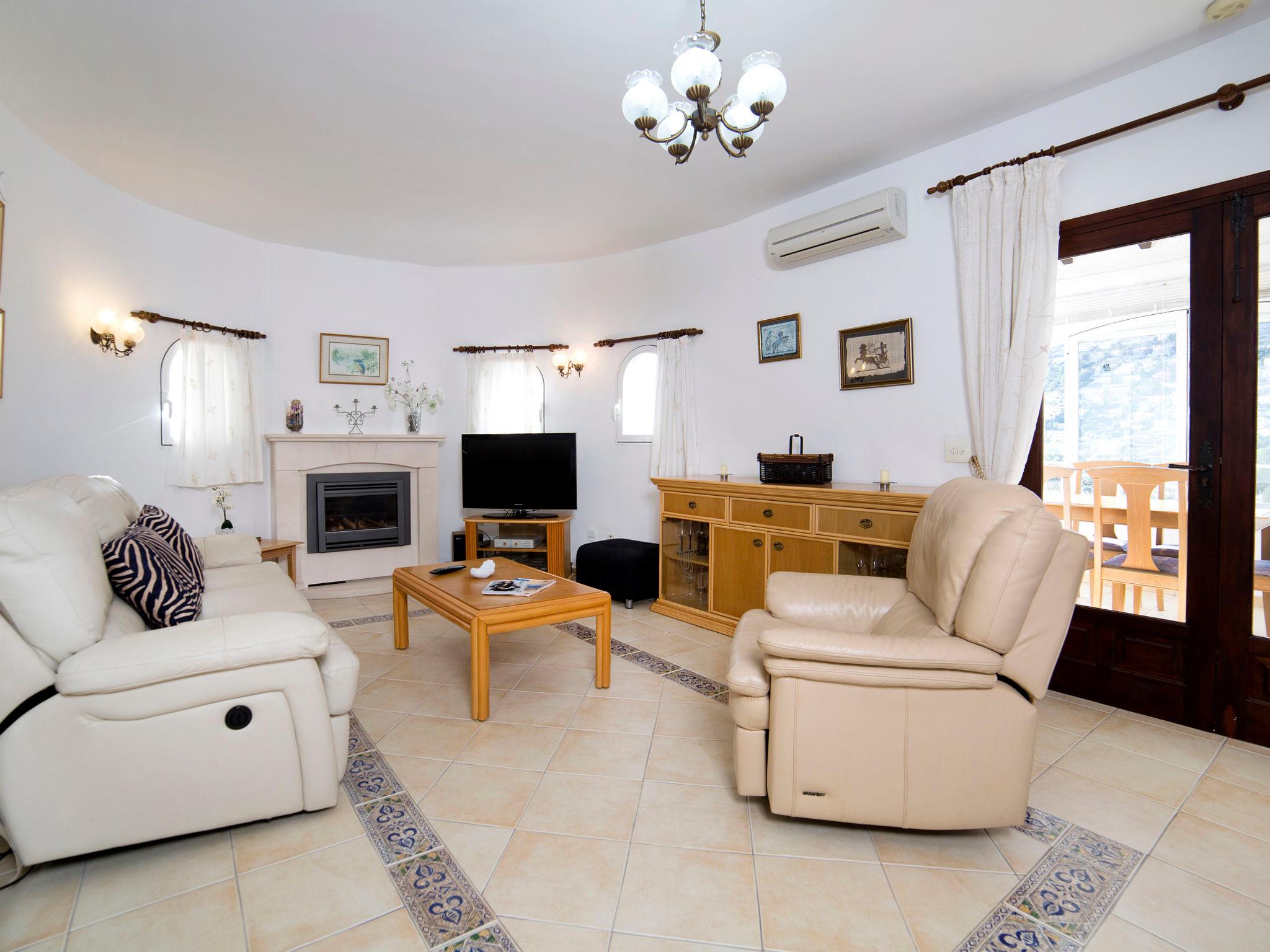 Photo 4 - 3 bedroom House in Calp with private pool and sea view