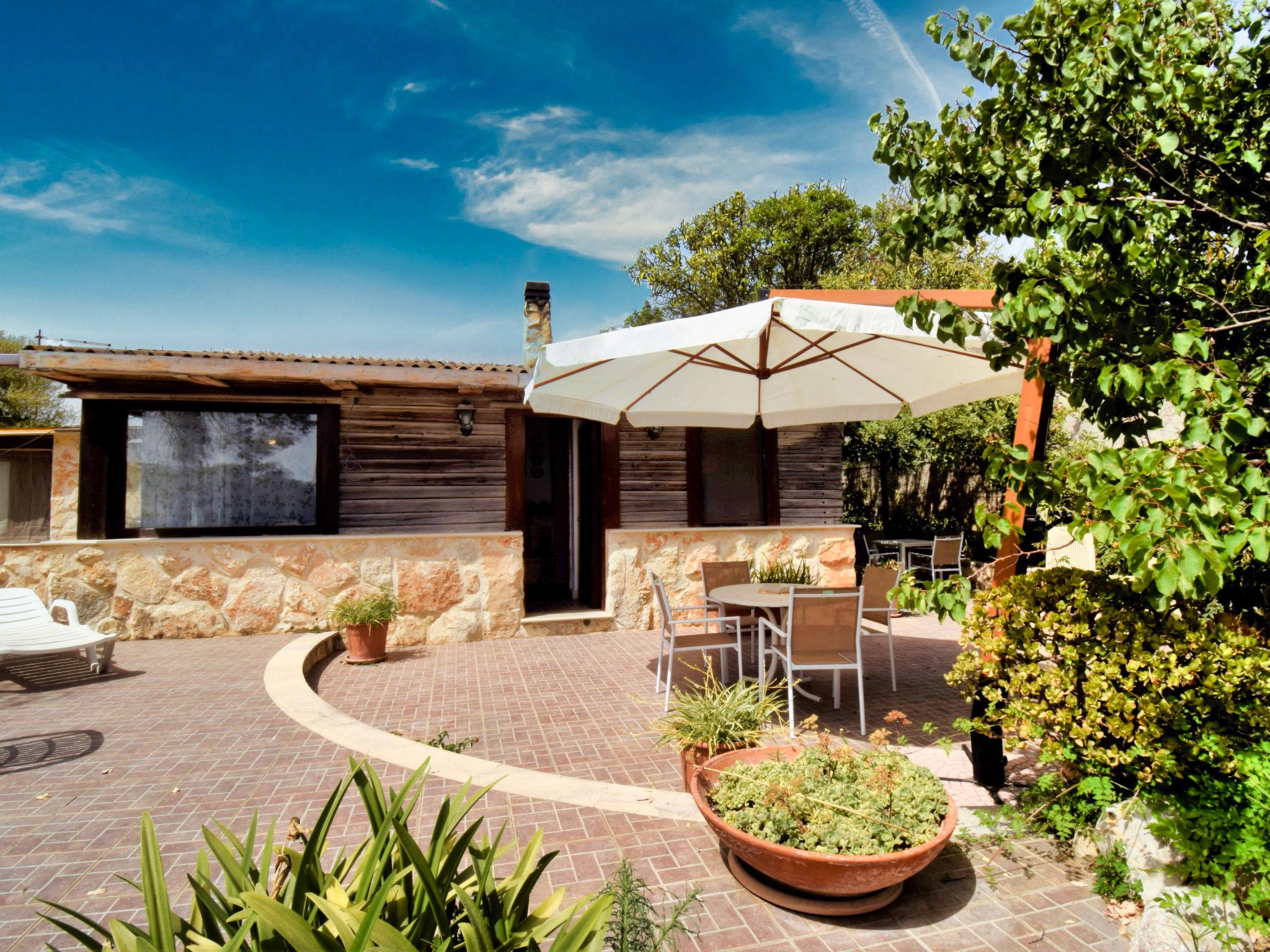 Photo 3 - Maison de 2 chambres à Modica avec jardin et vues à la mer