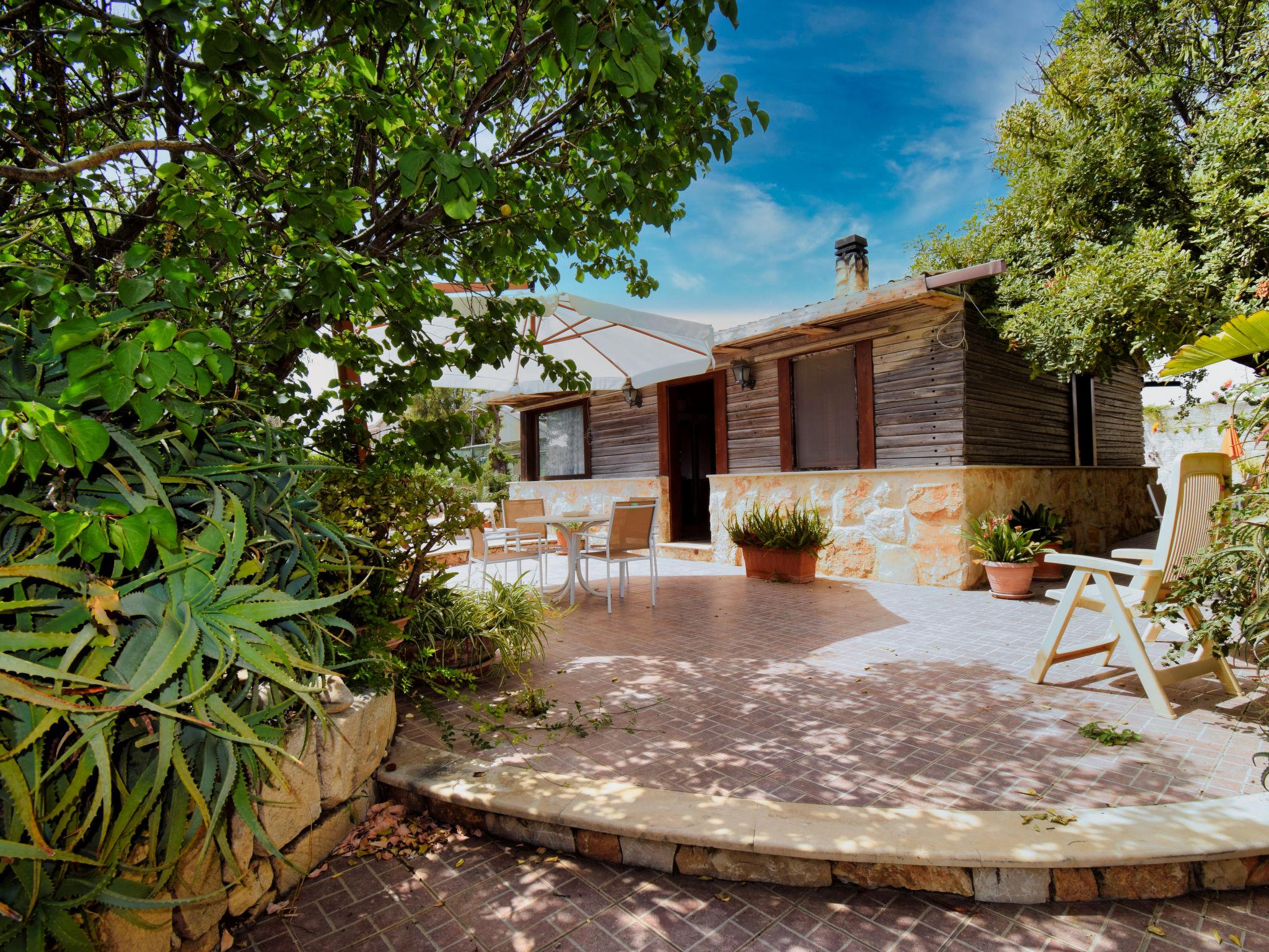 Photo 1 - Maison de 2 chambres à Modica avec jardin et vues à la mer