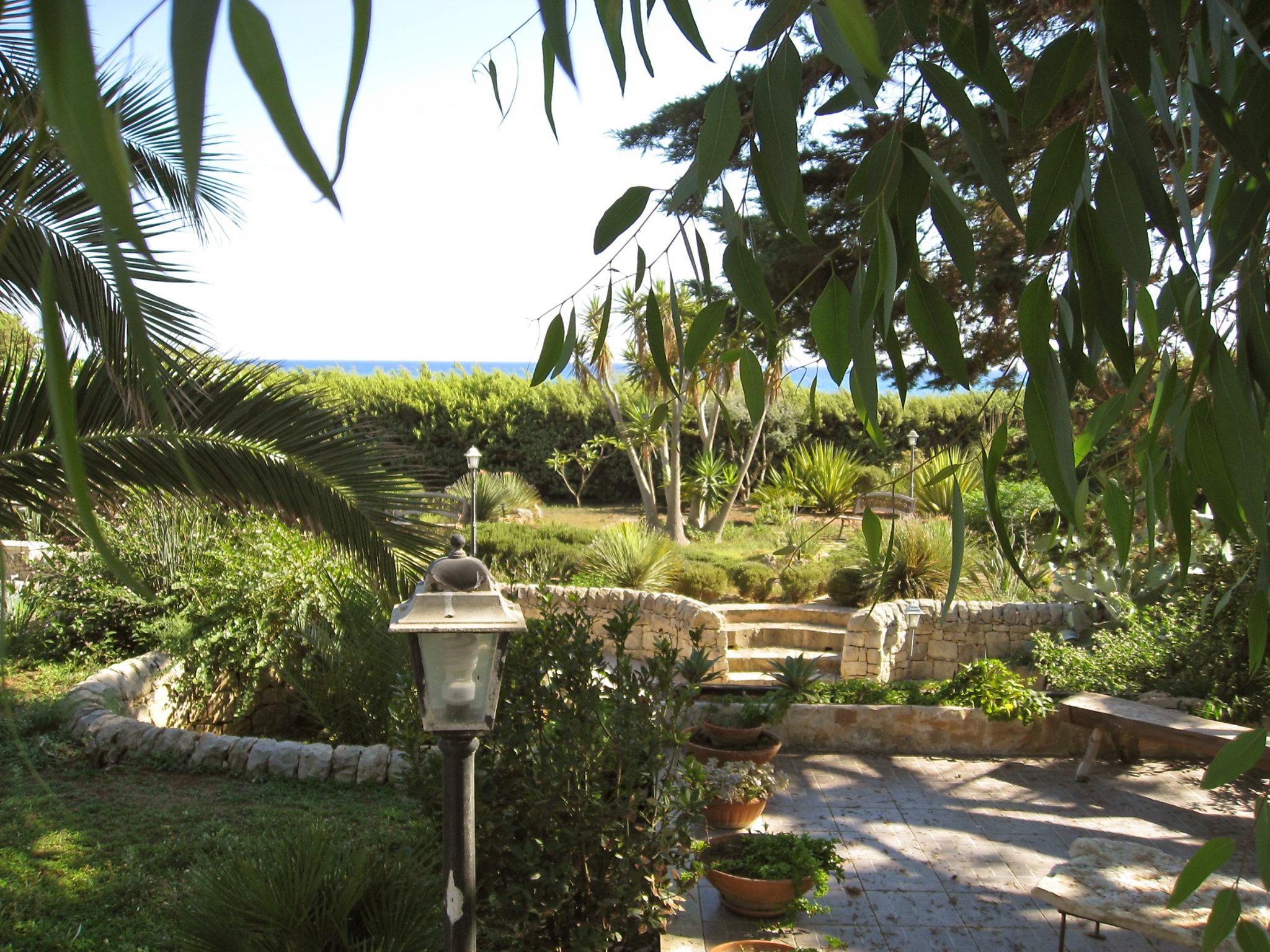 Photo 24 - Maison de 2 chambres à Modica avec jardin et vues à la mer