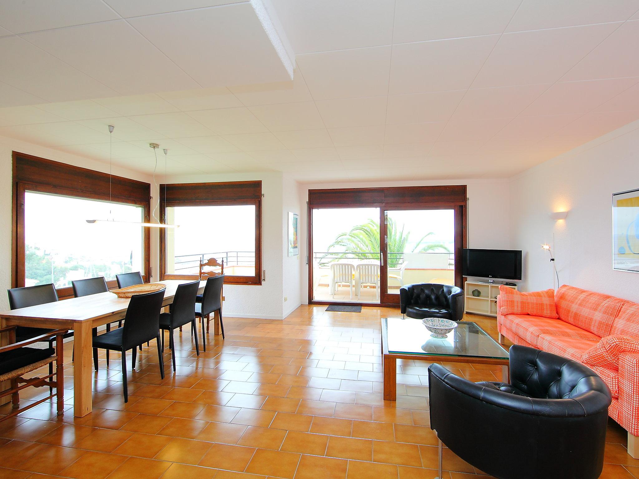 Photo 3 - 3 bedroom Apartment in Roses with swimming pool and sea view