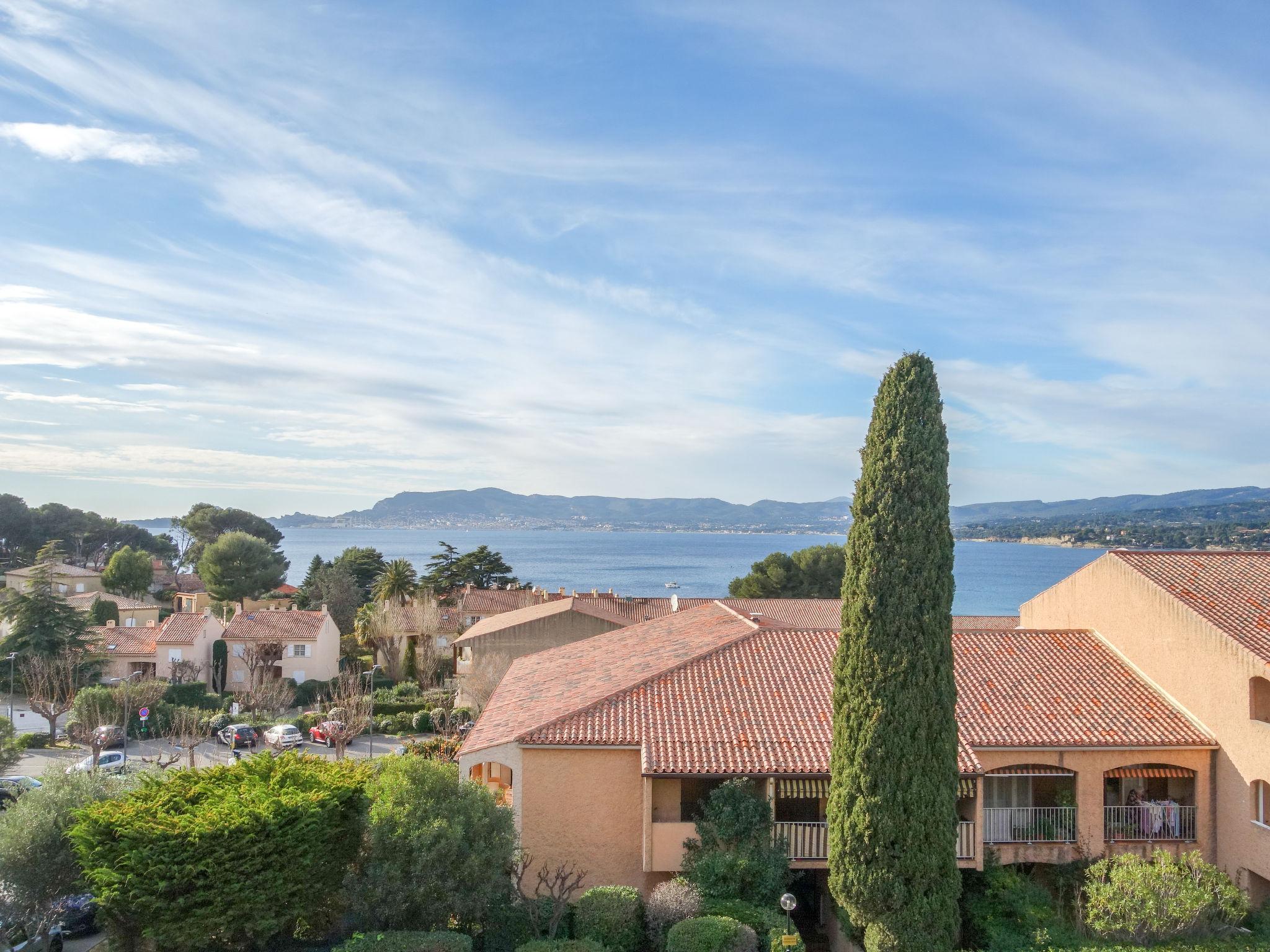 Foto 13 - Appartamento a Saint-Cyr-sur-Mer con terrazza e vista mare