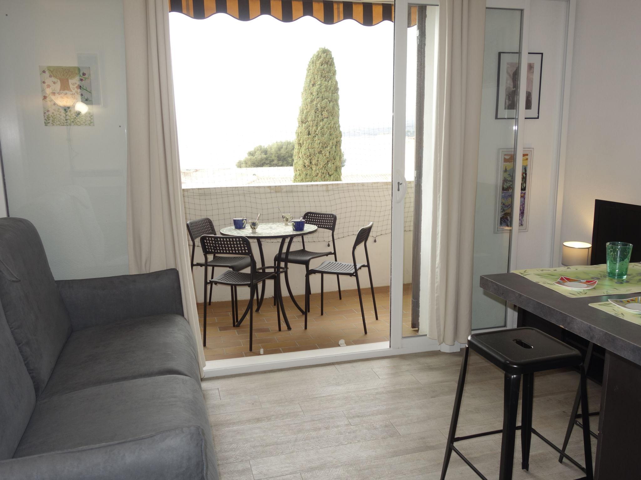 Foto 2 - Apartamento em Saint-Cyr-sur-Mer com terraço e vistas do mar