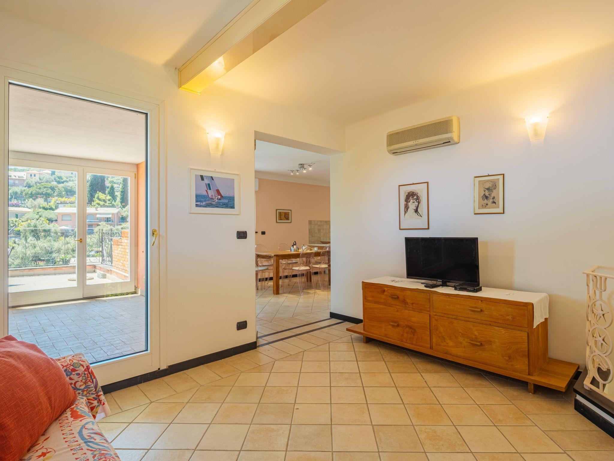 Foto 6 - Appartamento con 2 camere da letto a Rapallo con piscina e vista mare