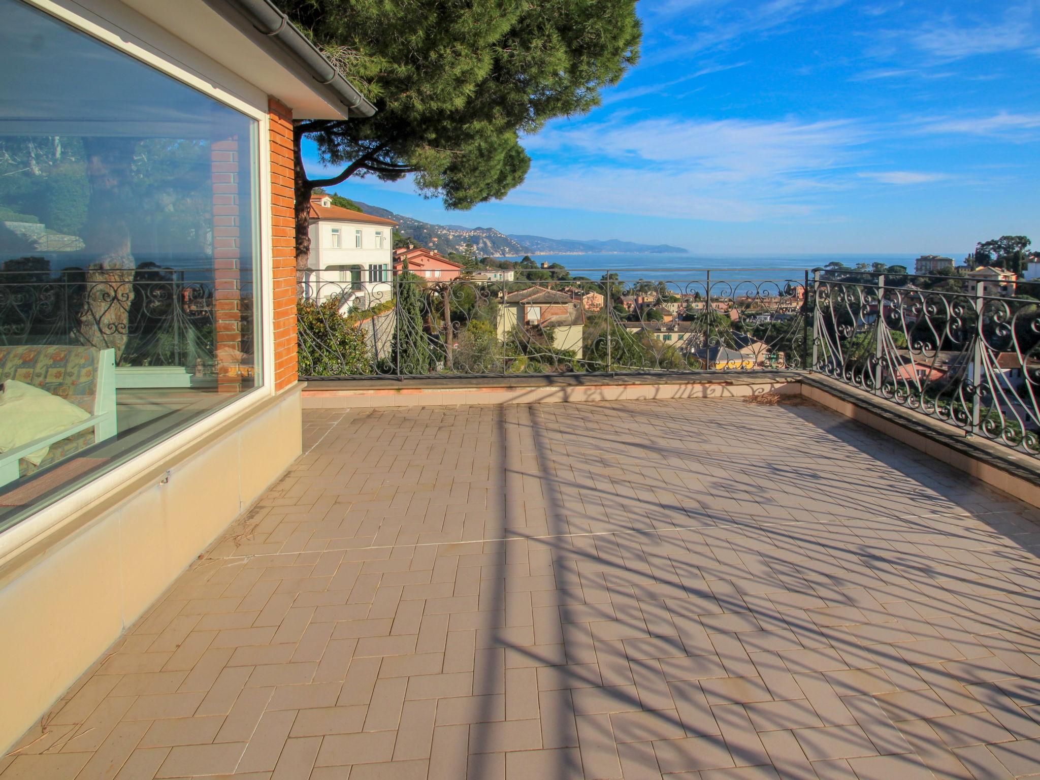 Photo 18 - Appartement de 2 chambres à Rapallo avec piscine et vues à la mer
