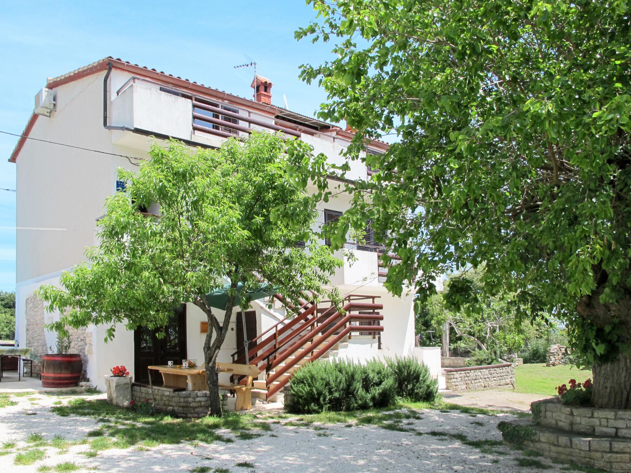 Foto 47 - Casa de 2 quartos em Marčana com piscina privada e vistas do mar