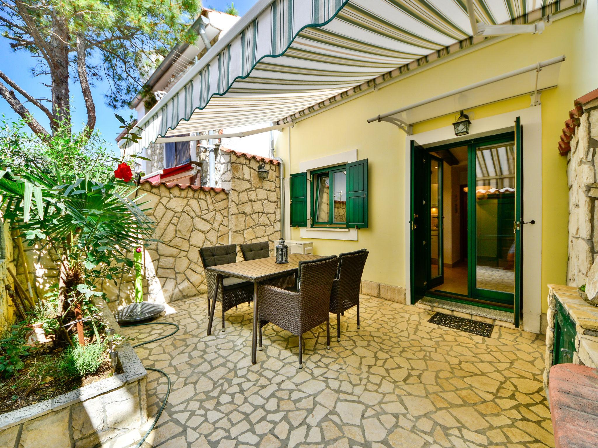 Foto 1 - Casa de 2 habitaciones en Crikvenica con terraza y vistas al mar