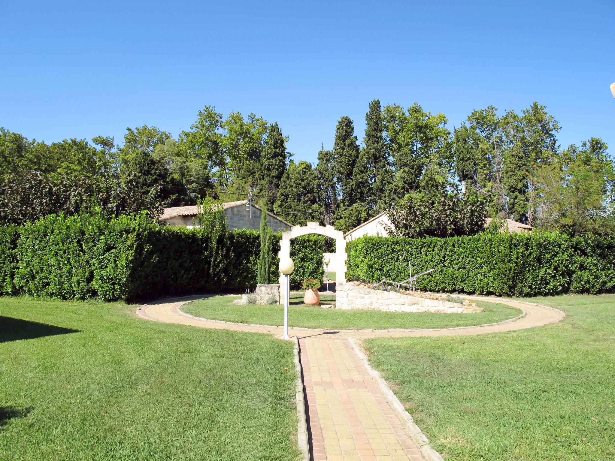 Photo 17 - Maison de 2 chambres à Arles avec piscine et terrasse
