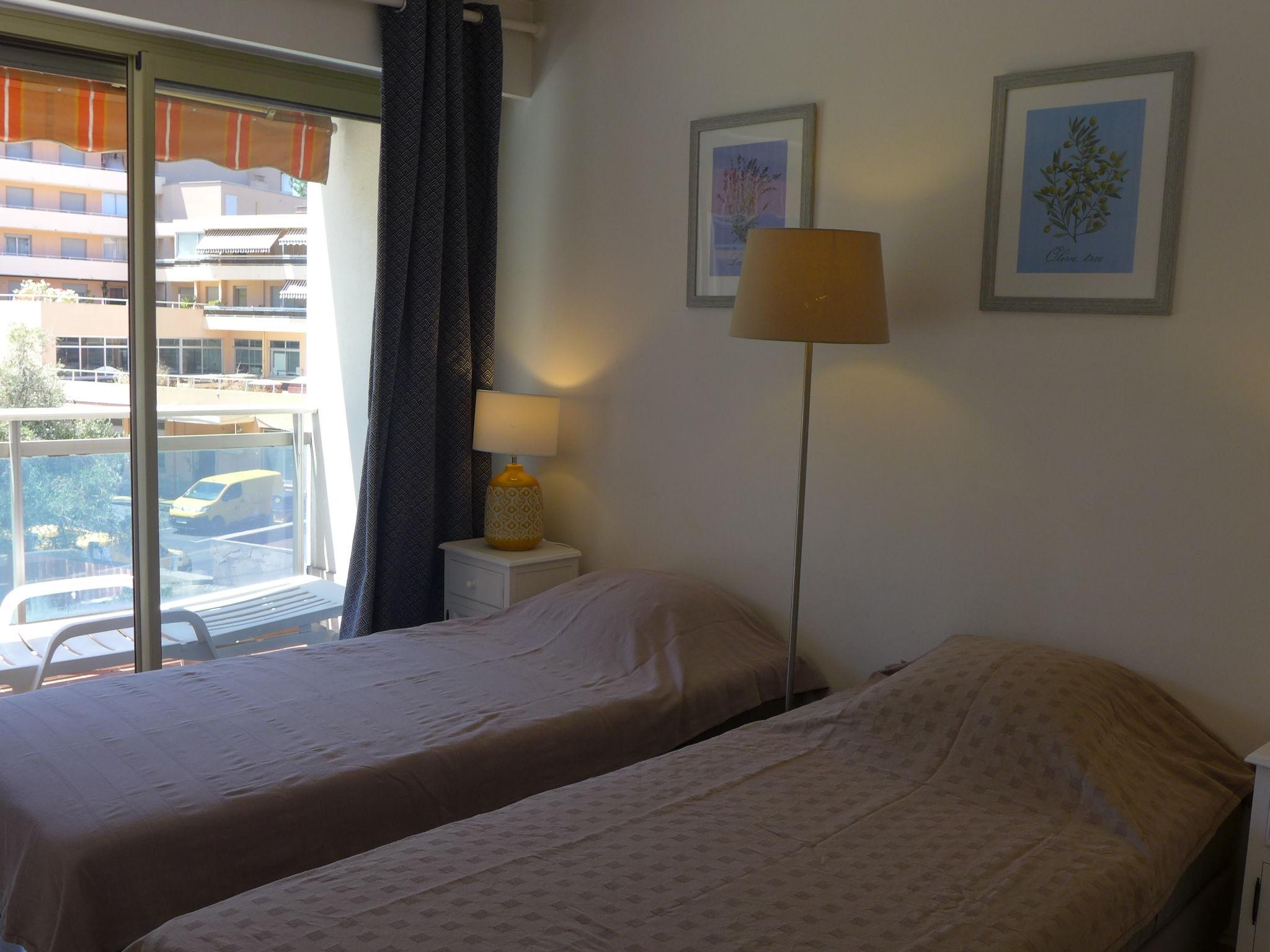 Foto 10 - Appartamento con 2 camere da letto a Cagnes-sur-Mer con terrazza e vista mare