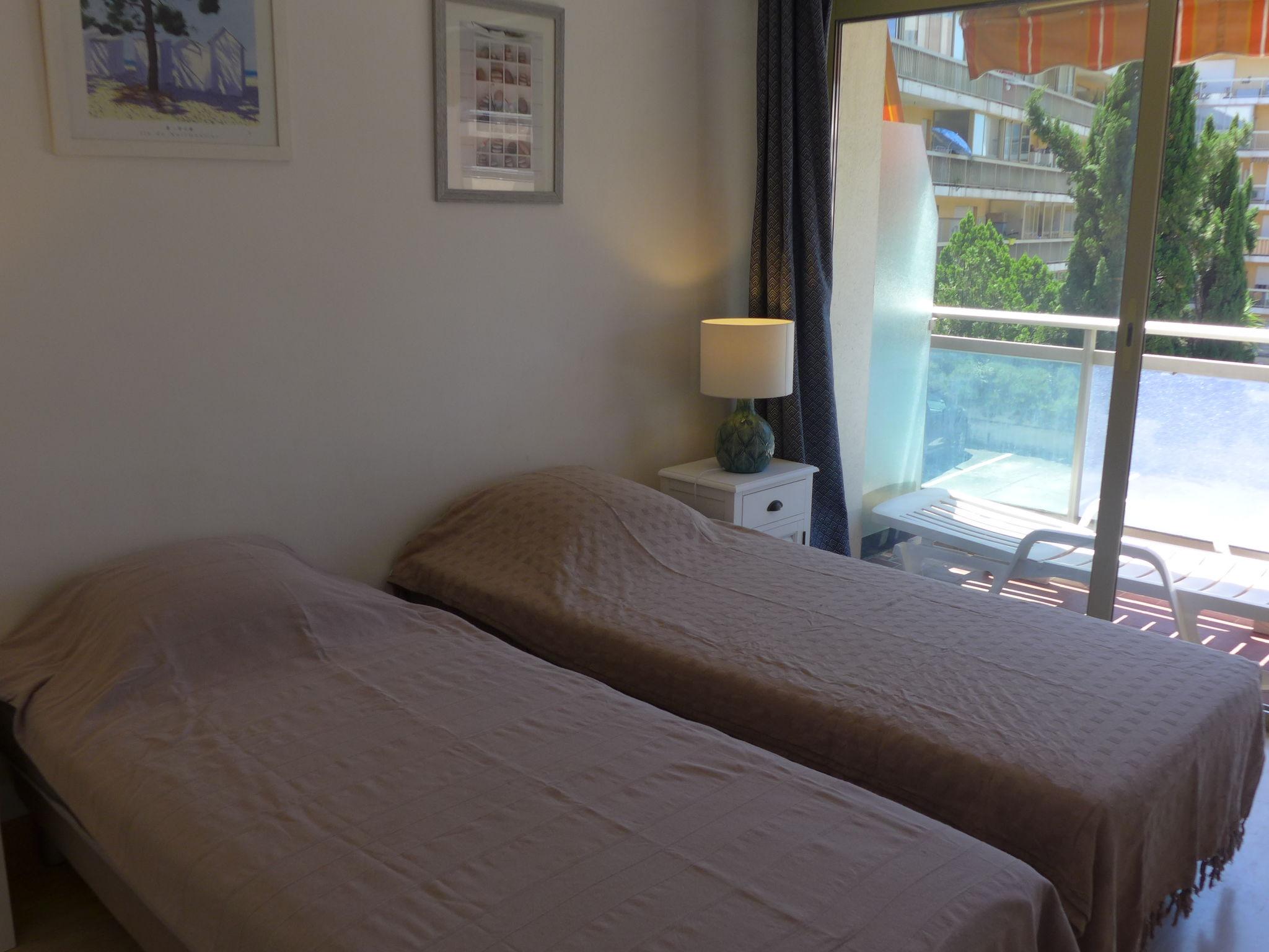 Foto 7 - Appartamento con 2 camere da letto a Cagnes-sur-Mer con terrazza e vista mare