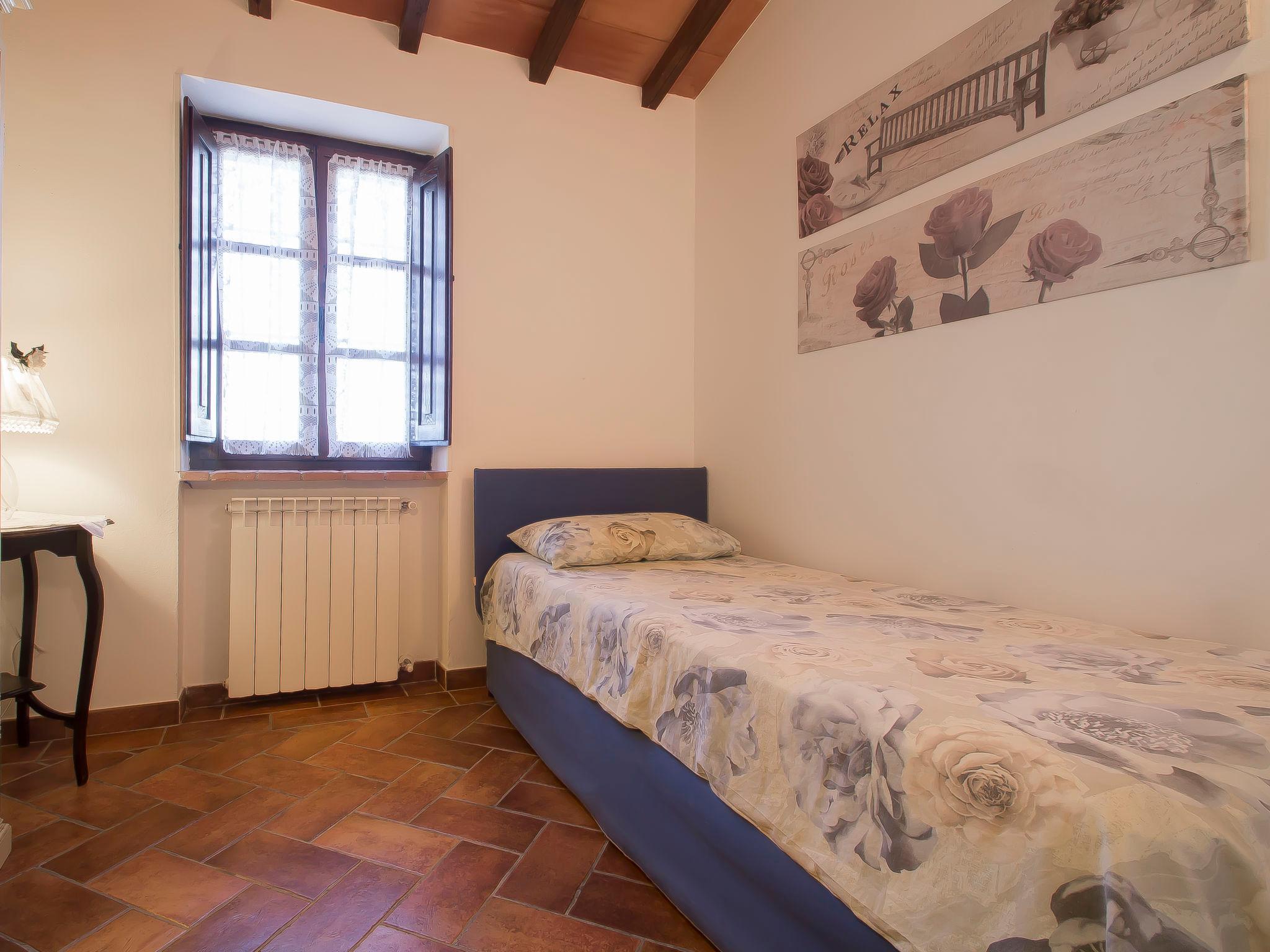 Photo 11 - 2 bedroom House in Roccastrada with garden