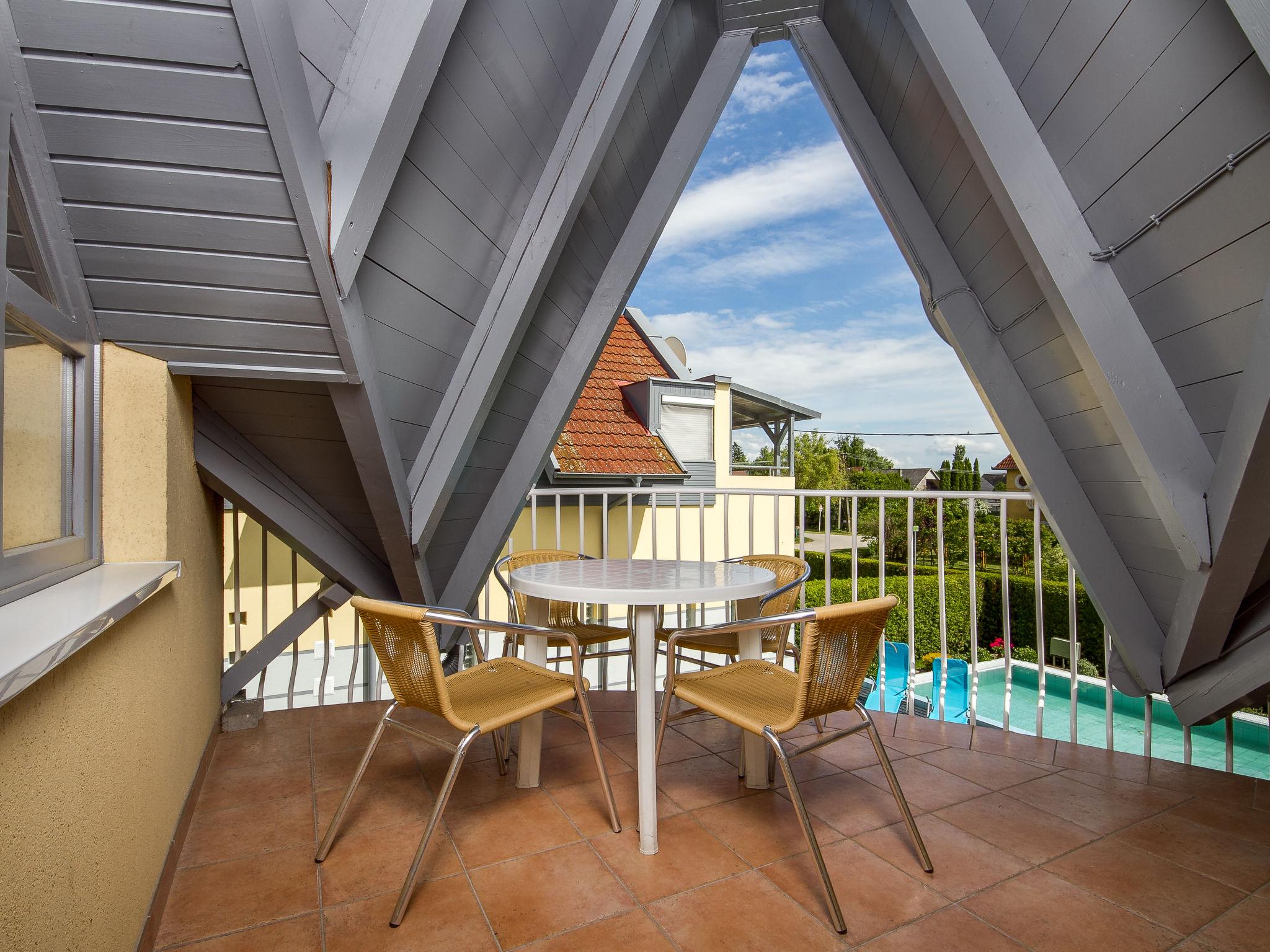 Photo 2 - Appartement de 3 chambres à Balatonmáriafürdő avec piscine et jardin