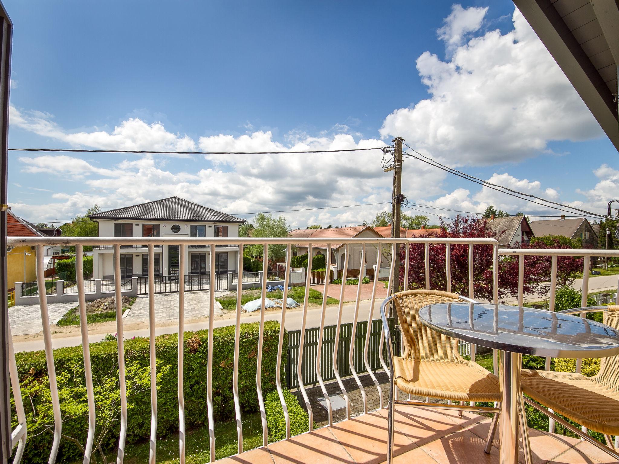 Photo 13 - Appartement de 3 chambres à Balatonmáriafürdő avec piscine et jardin