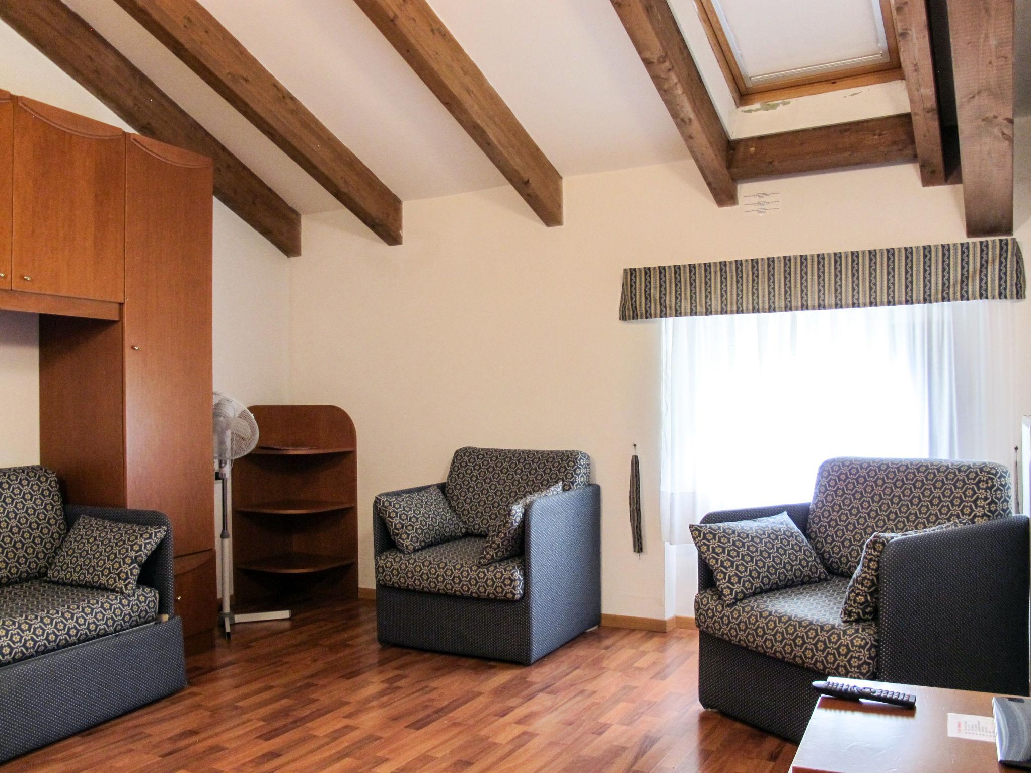 Photo 8 - Appartement de 1 chambre à Riva del Garda avec piscine et vues sur la montagne