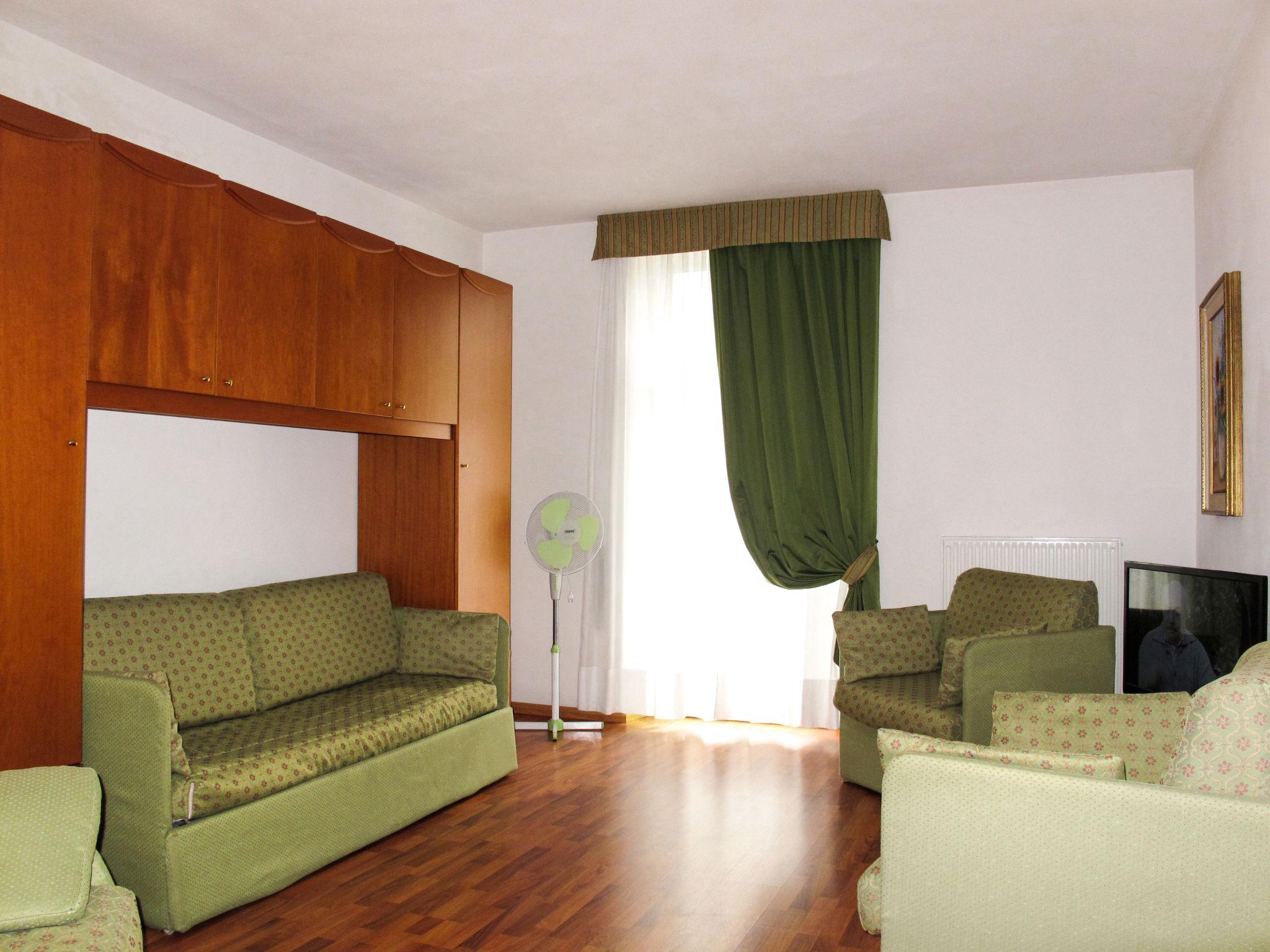 Foto 5 - Apartamento de 1 habitación en Riva del Garda con piscina y jardín