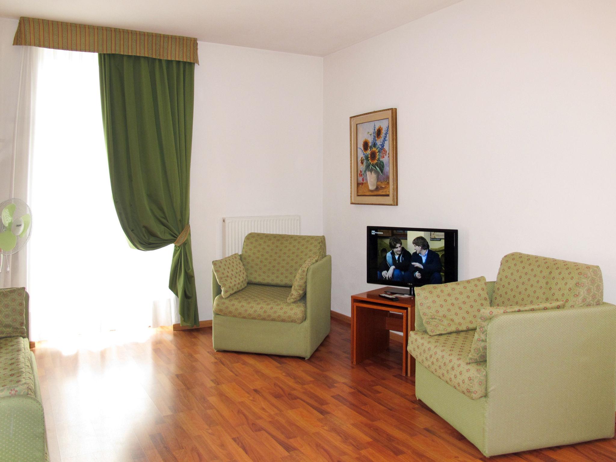 Photo 6 - 1 bedroom Apartment in Riva del Garda with swimming pool and mountain view