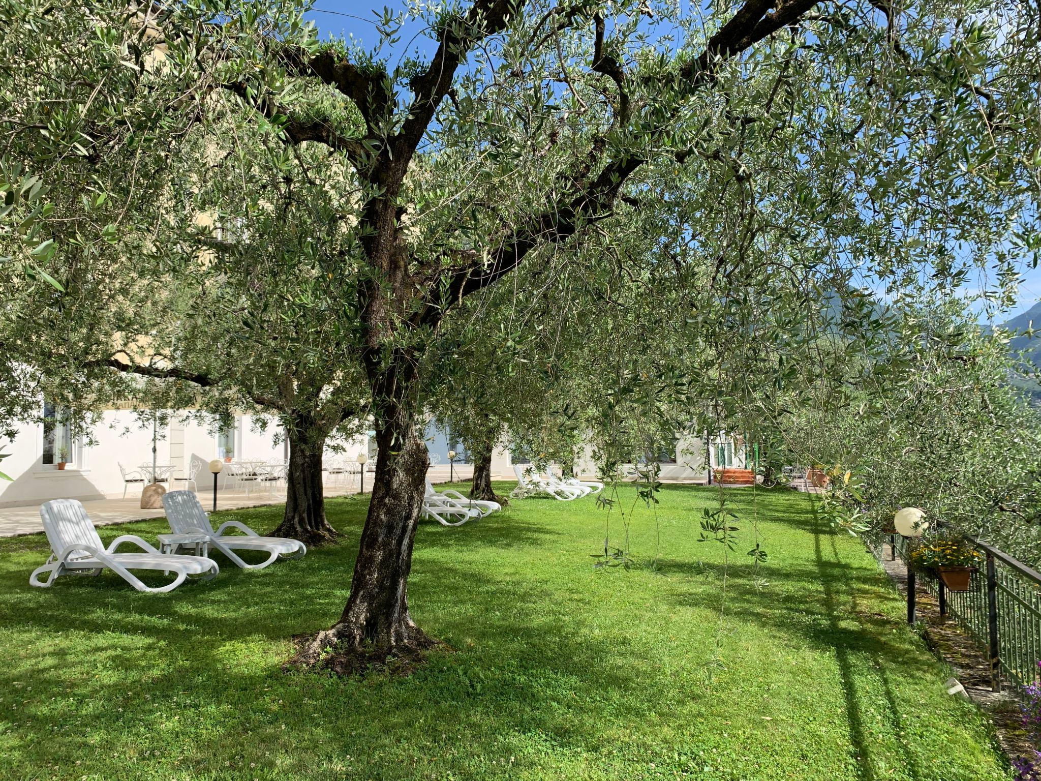 Foto 28 - Appartamento con 1 camera da letto a Riva del Garda con piscina e giardino