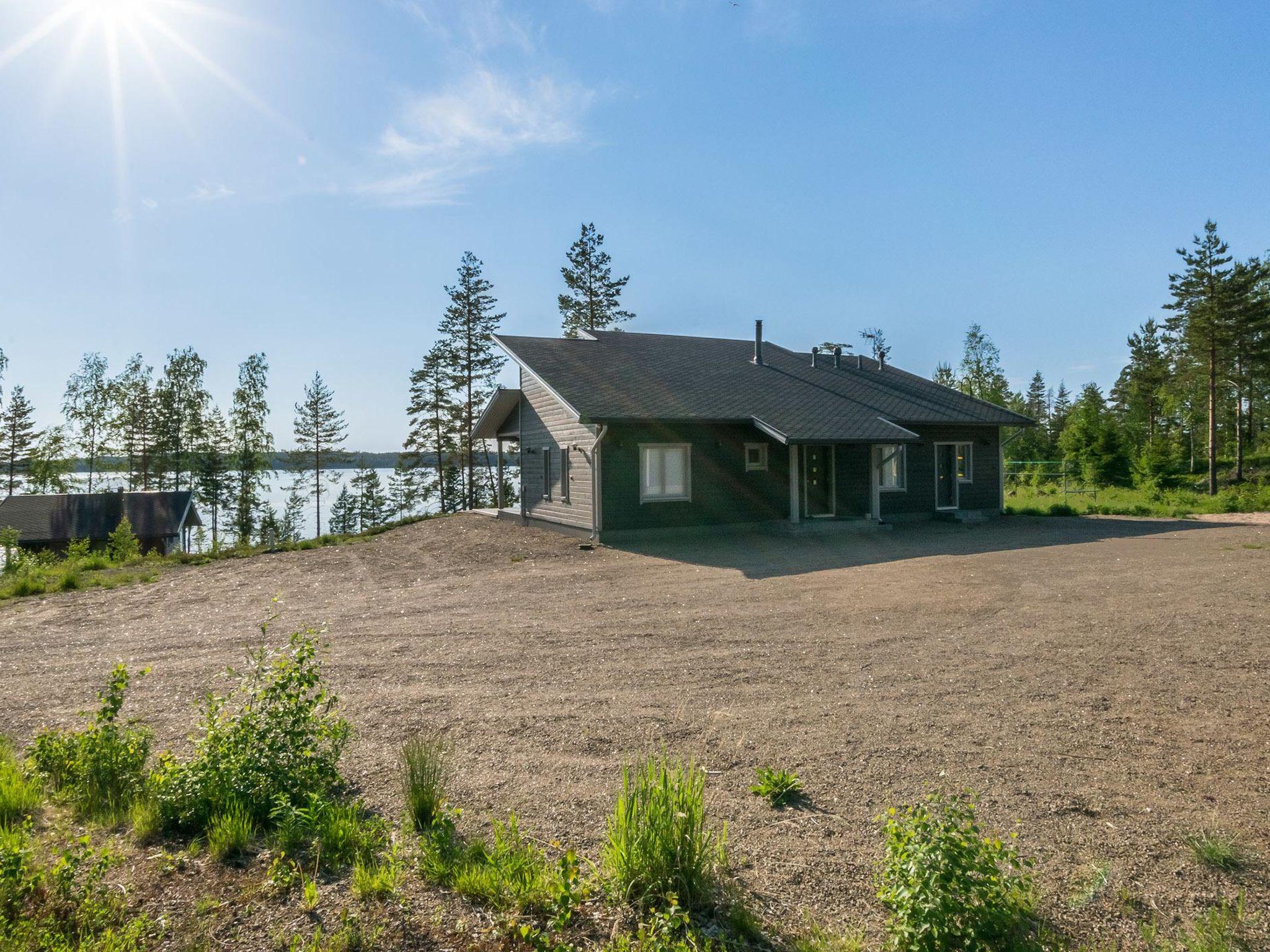 Foto 4 - Casa de 4 habitaciones en Kouvola con sauna y bañera de hidromasaje