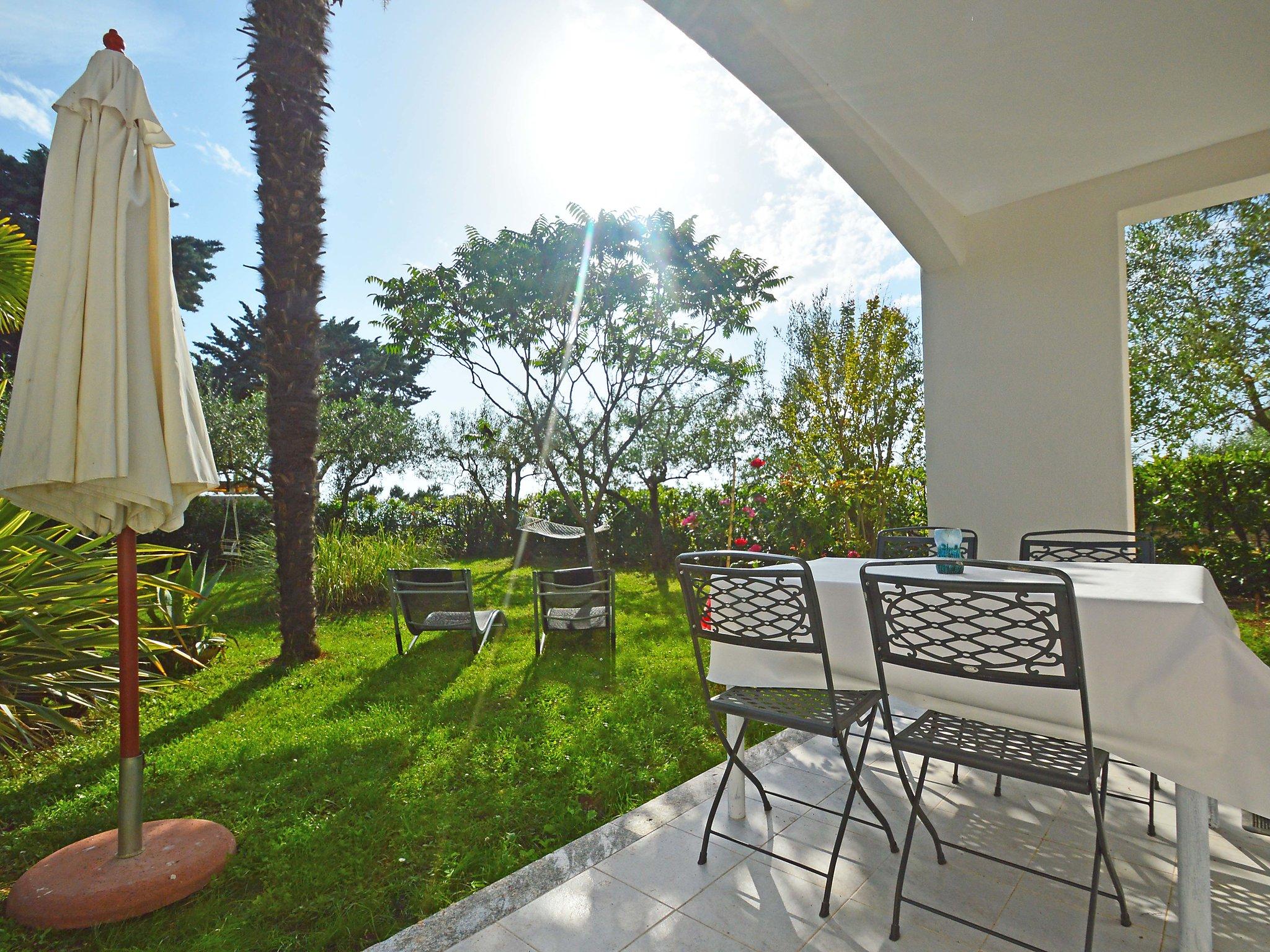 Photo 2 - 2 bedroom Apartment in Umag with garden and terrace