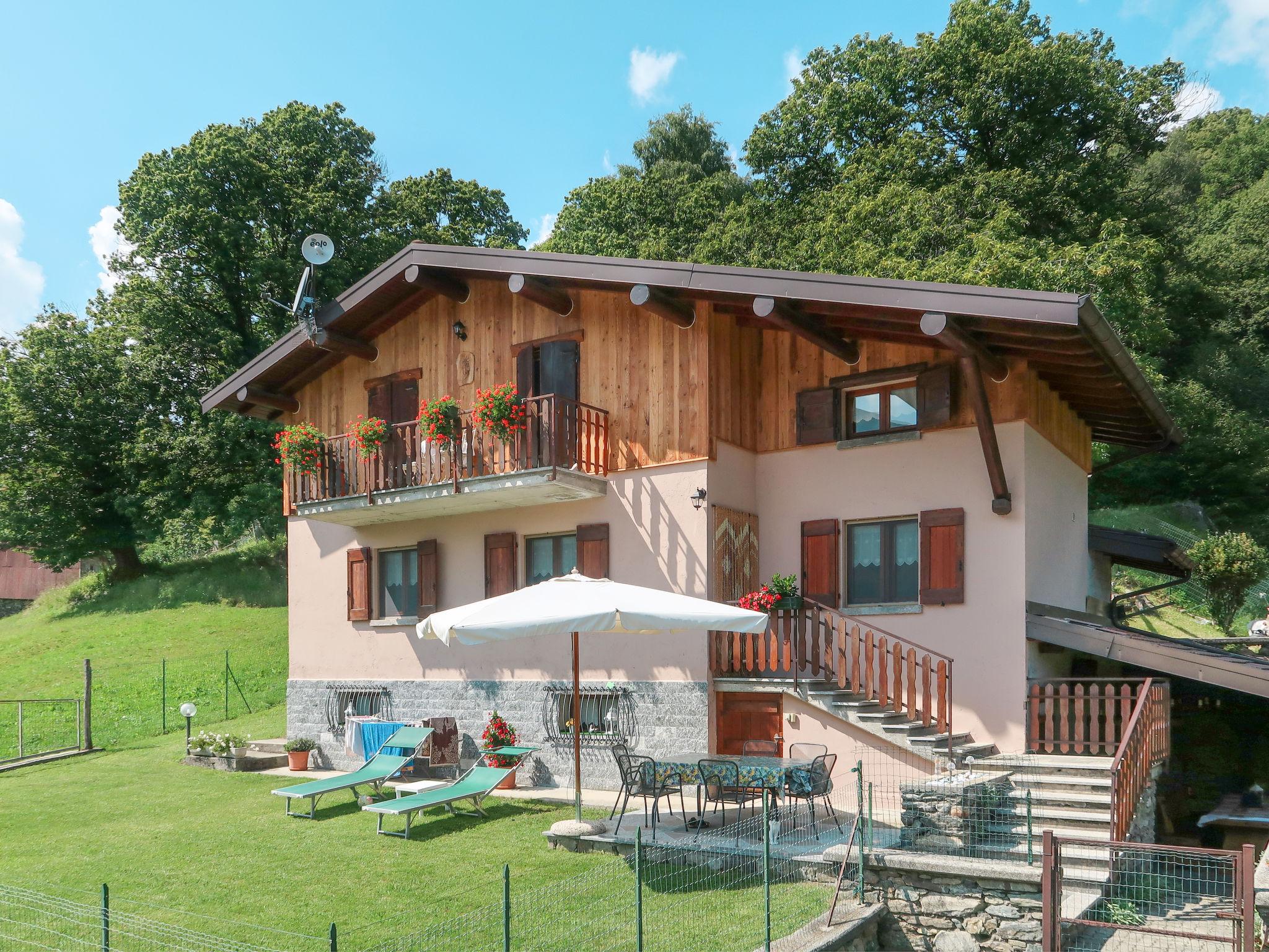 Photo 1 - Maison de 3 chambres à Garzeno avec jardin et vues sur la montagne