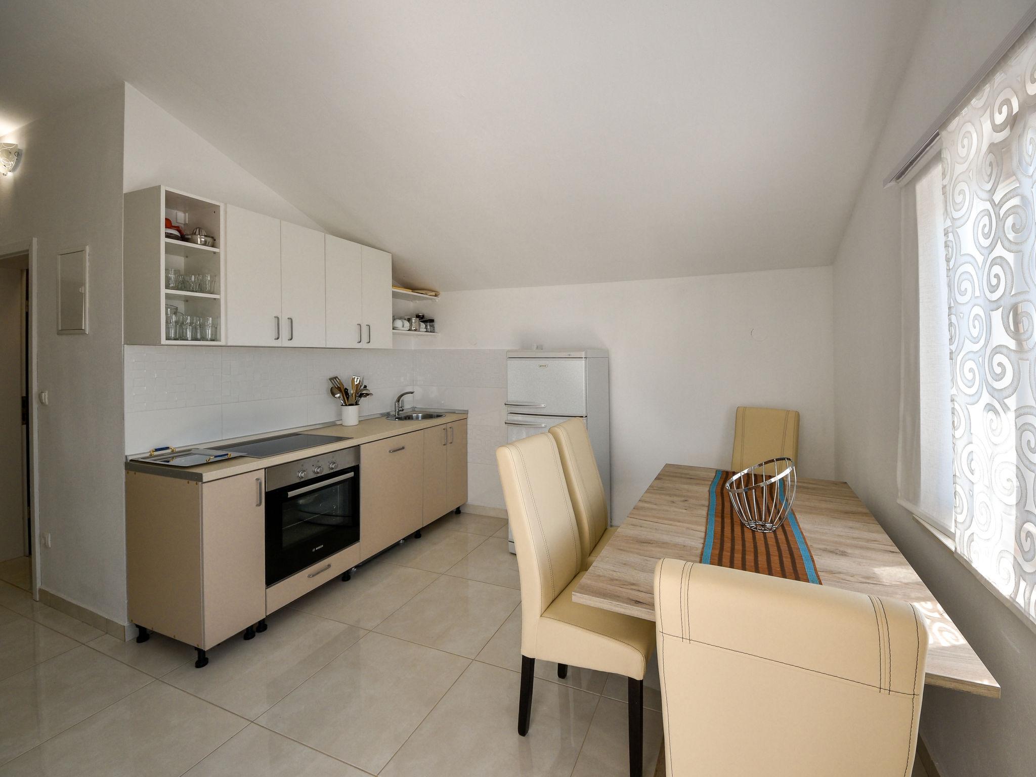 Foto 5 - Apartamento de 2 quartos em Starigrad com terraço