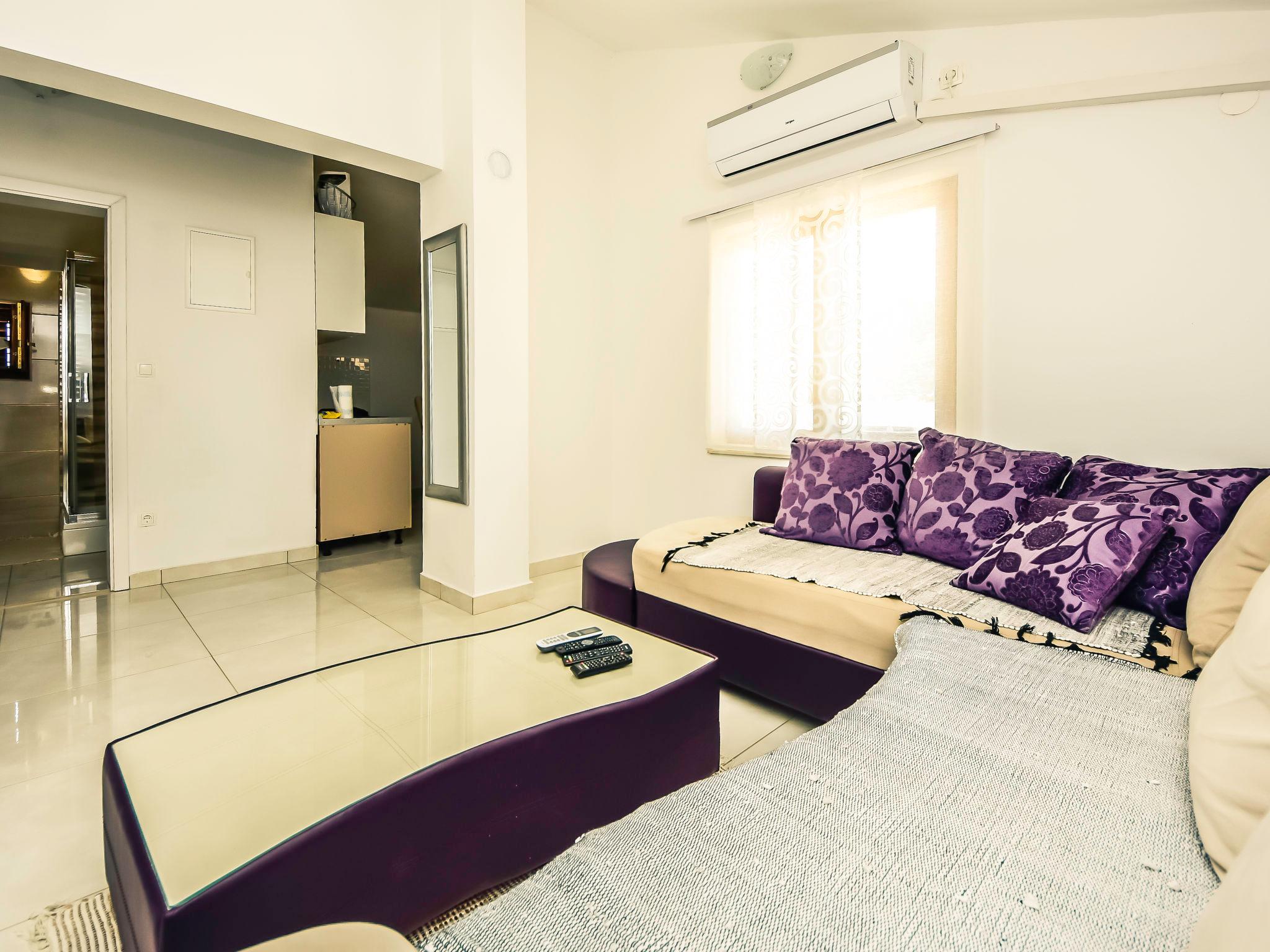 Foto 4 - Appartamento con 2 camere da letto a Starigrad con terrazza e vista mare