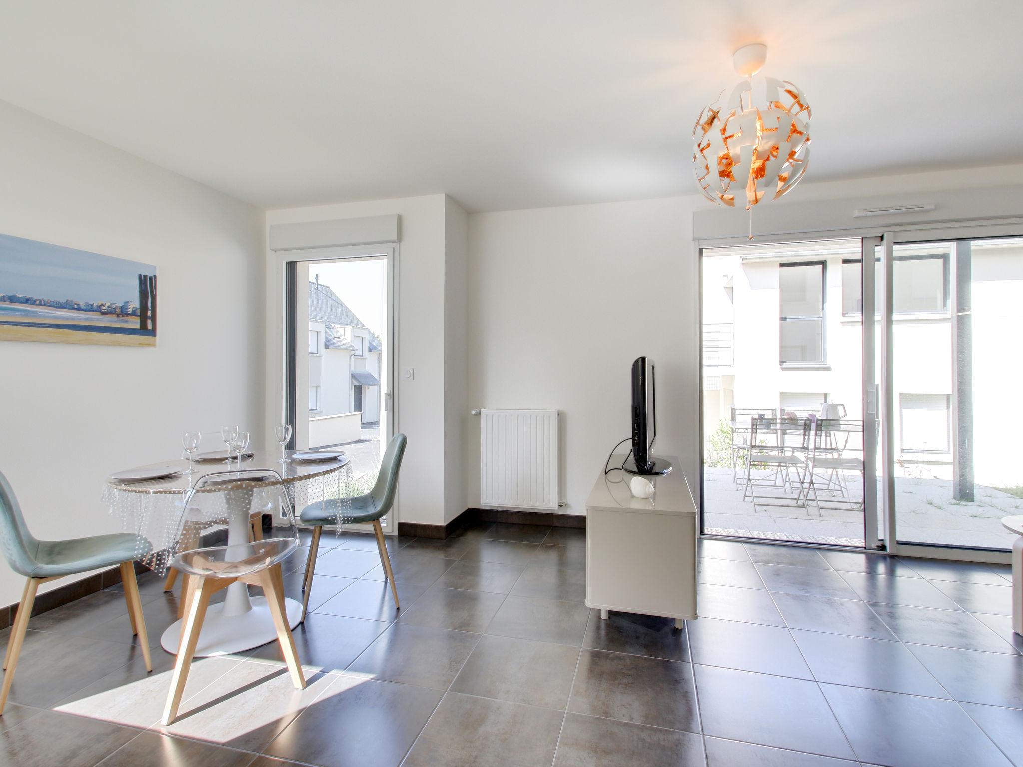 Photo 6 - 2 bedroom Apartment in Saint-Malo with garden and sea view