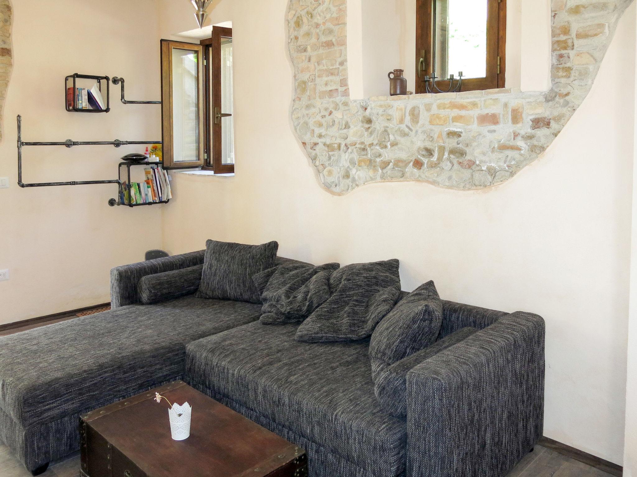 Photo 7 - 1 bedroom Apartment in Roseto degli Abruzzi with swimming pool and garden