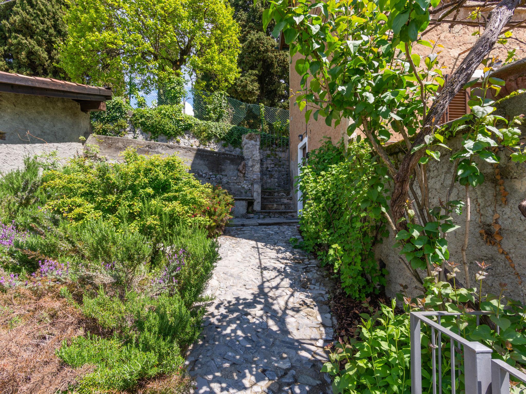 Photo 30 - Maison de 2 chambres à Perledo avec piscine privée et vues sur la montagne