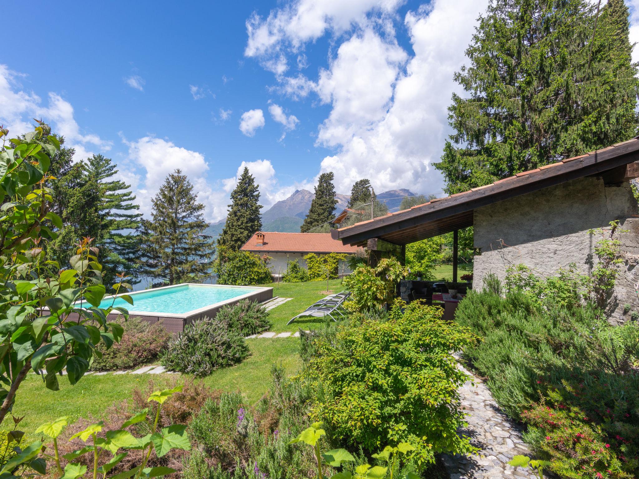 Photo 2 - Maison de 2 chambres à Perledo avec piscine privée et vues sur la montagne