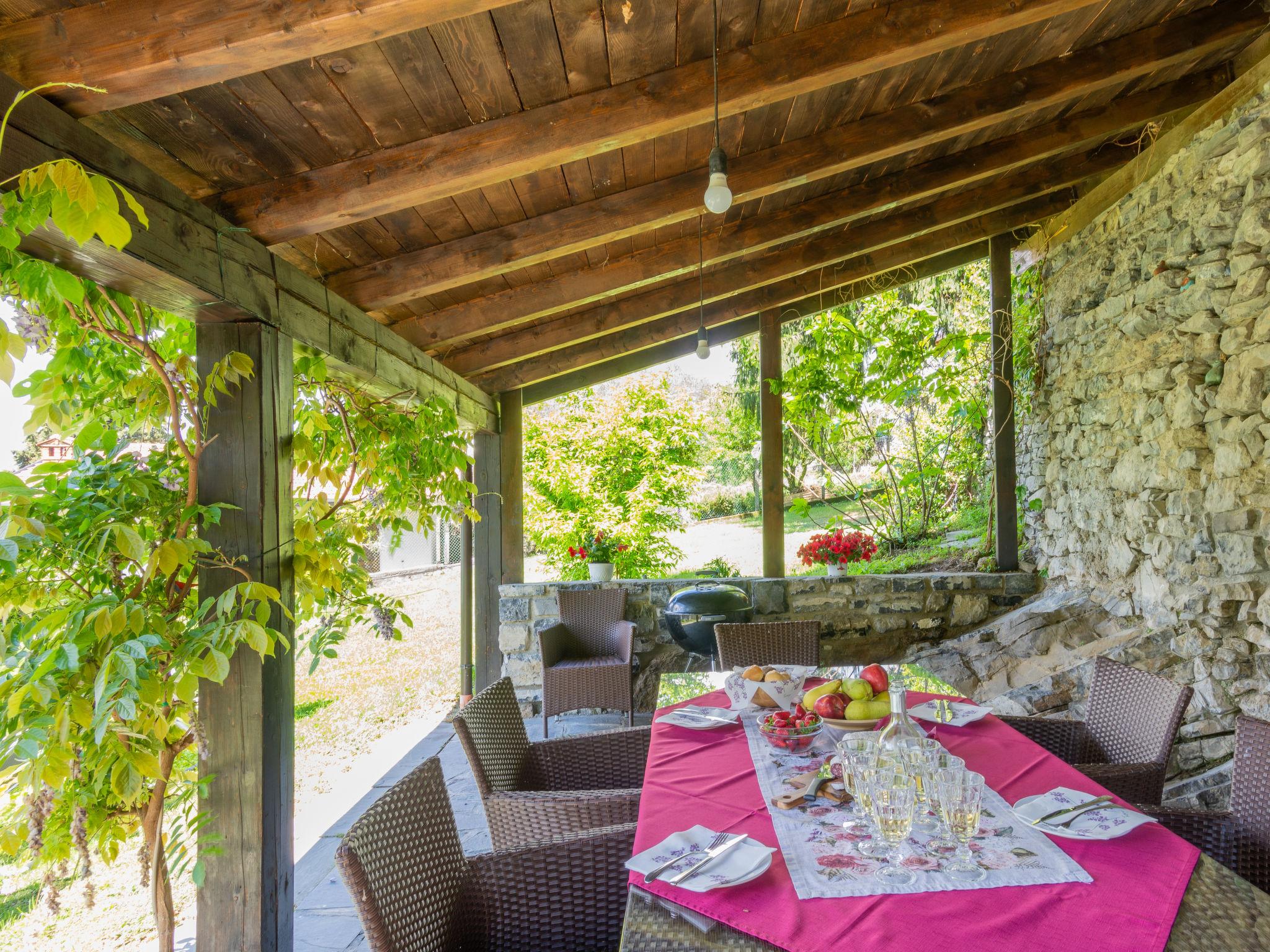 Photo 6 - Maison de 2 chambres à Perledo avec piscine privée et jardin