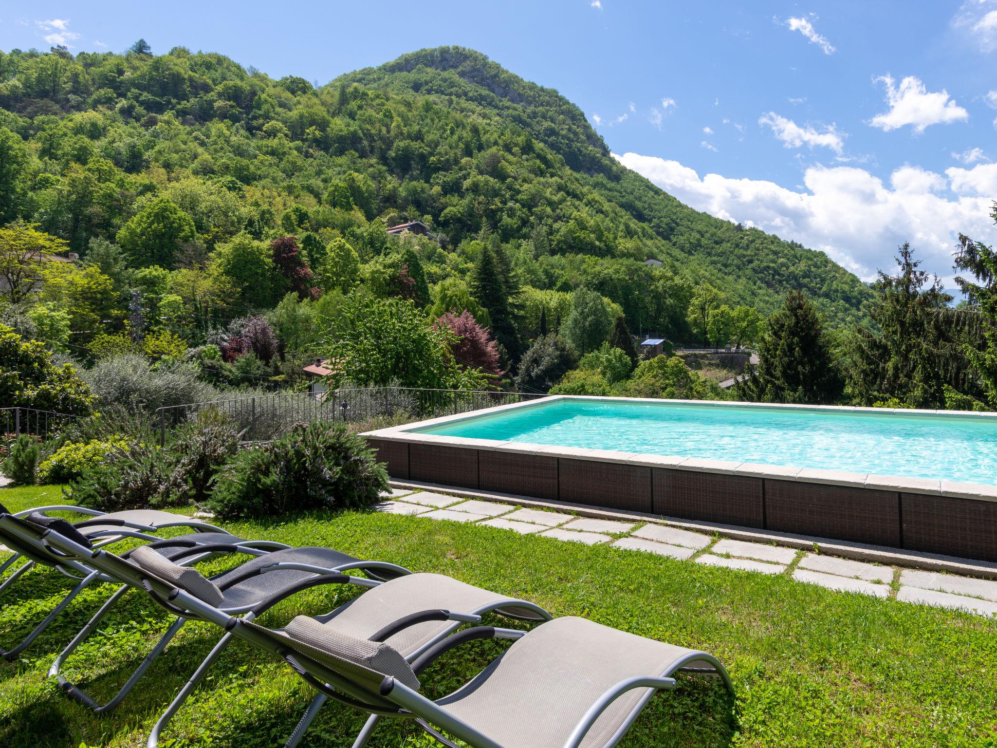 Photo 3 - Maison de 2 chambres à Perledo avec piscine privée et vues sur la montagne