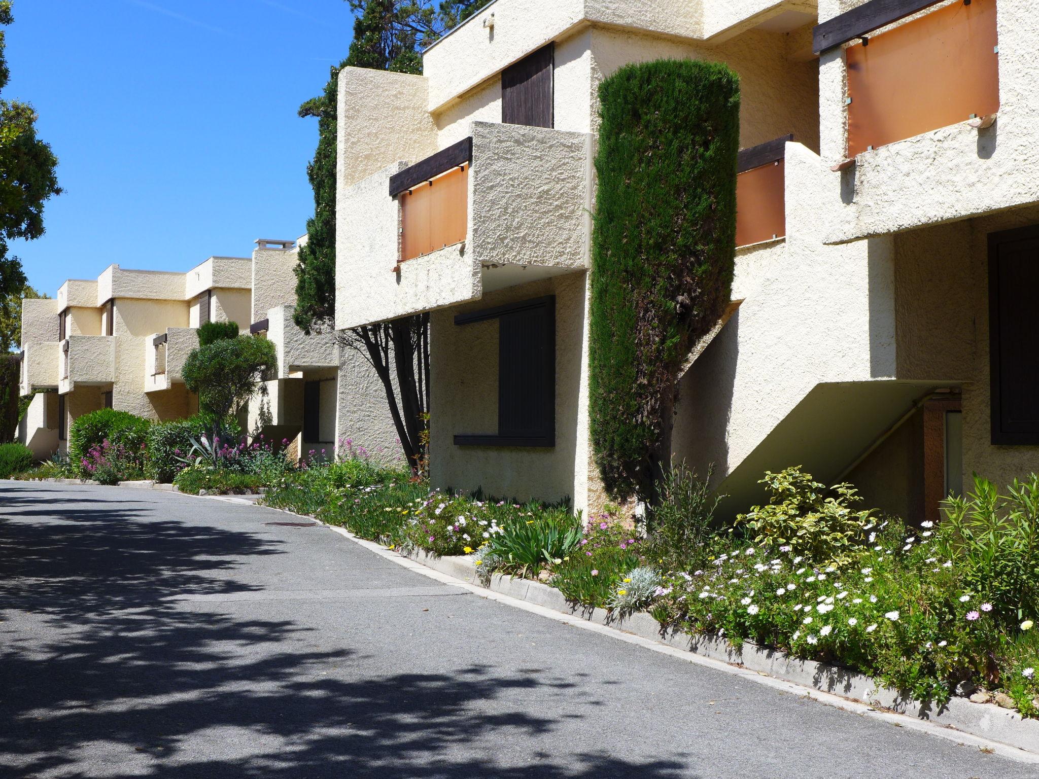 Photo 27 - Appartement de 2 chambres à Fréjus avec jardin et vues à la mer