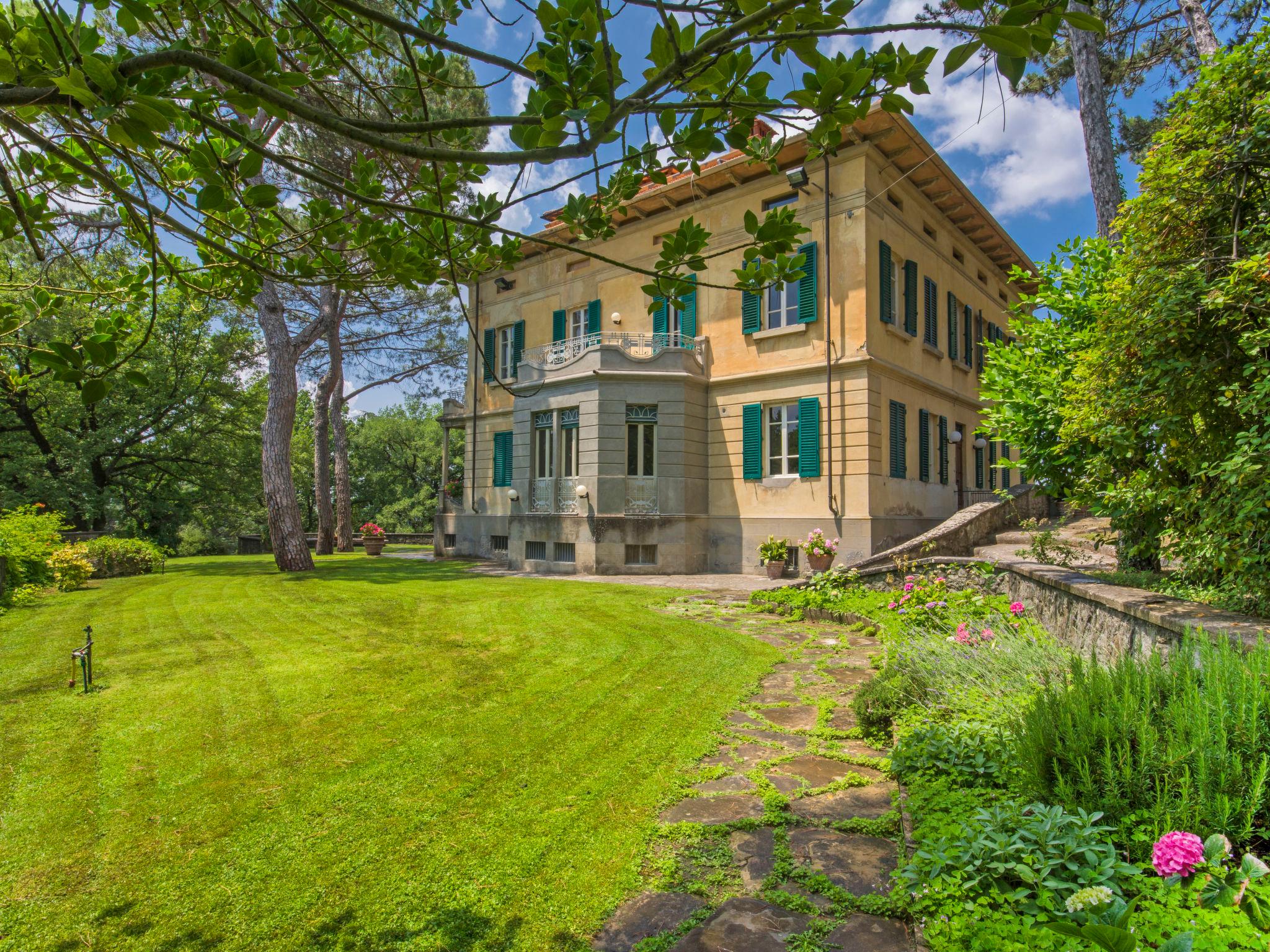 Foto 6 - Casa de 7 habitaciones en Arezzo con piscina privada y jardín