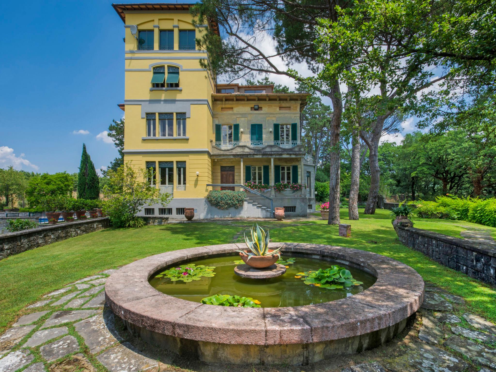 Foto 1 - Casa de 7 habitaciones en Arezzo con piscina privada y jardín