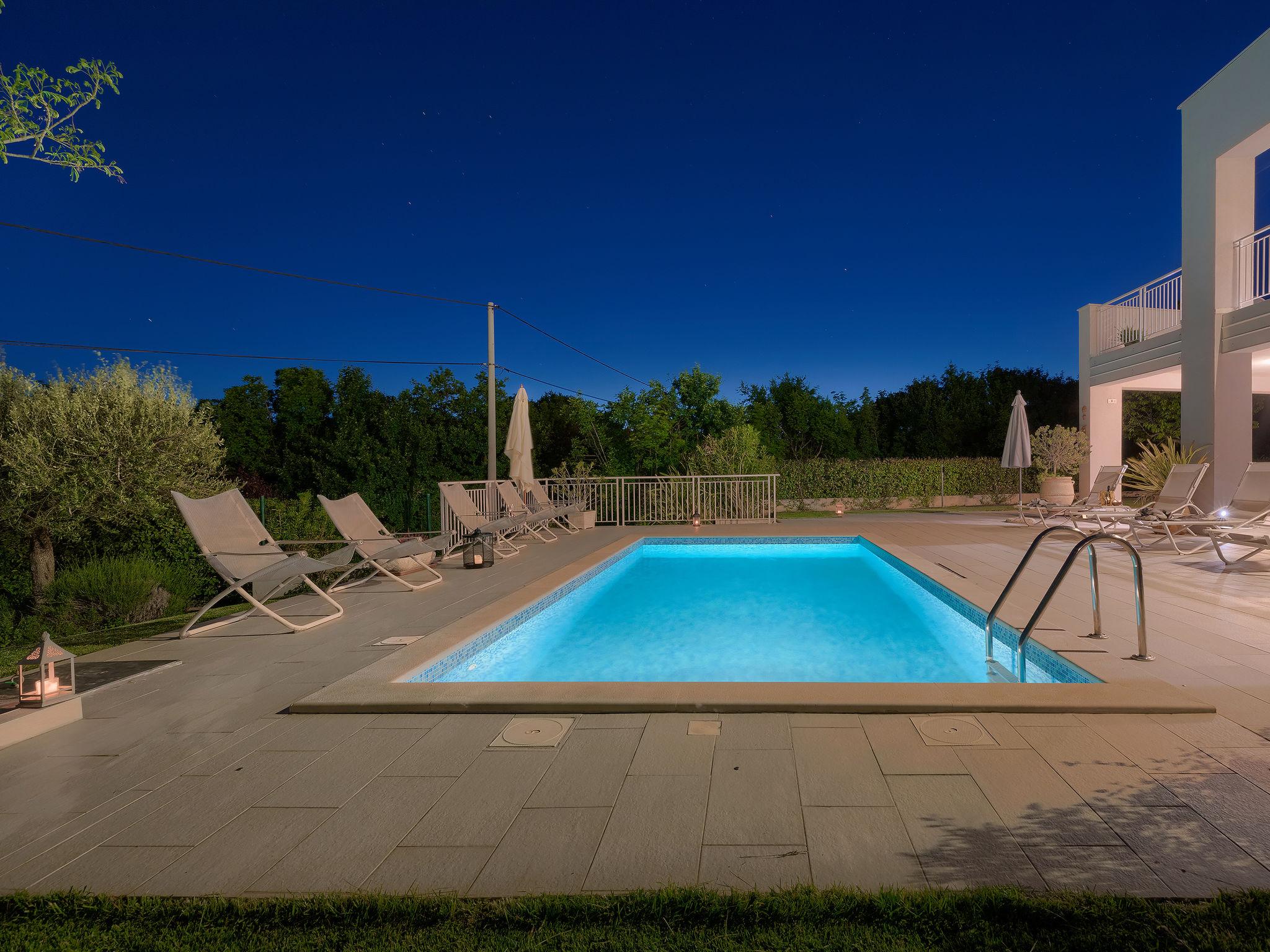 Foto 31 - Casa con 4 camere da letto a Raša con piscina privata e vista mare