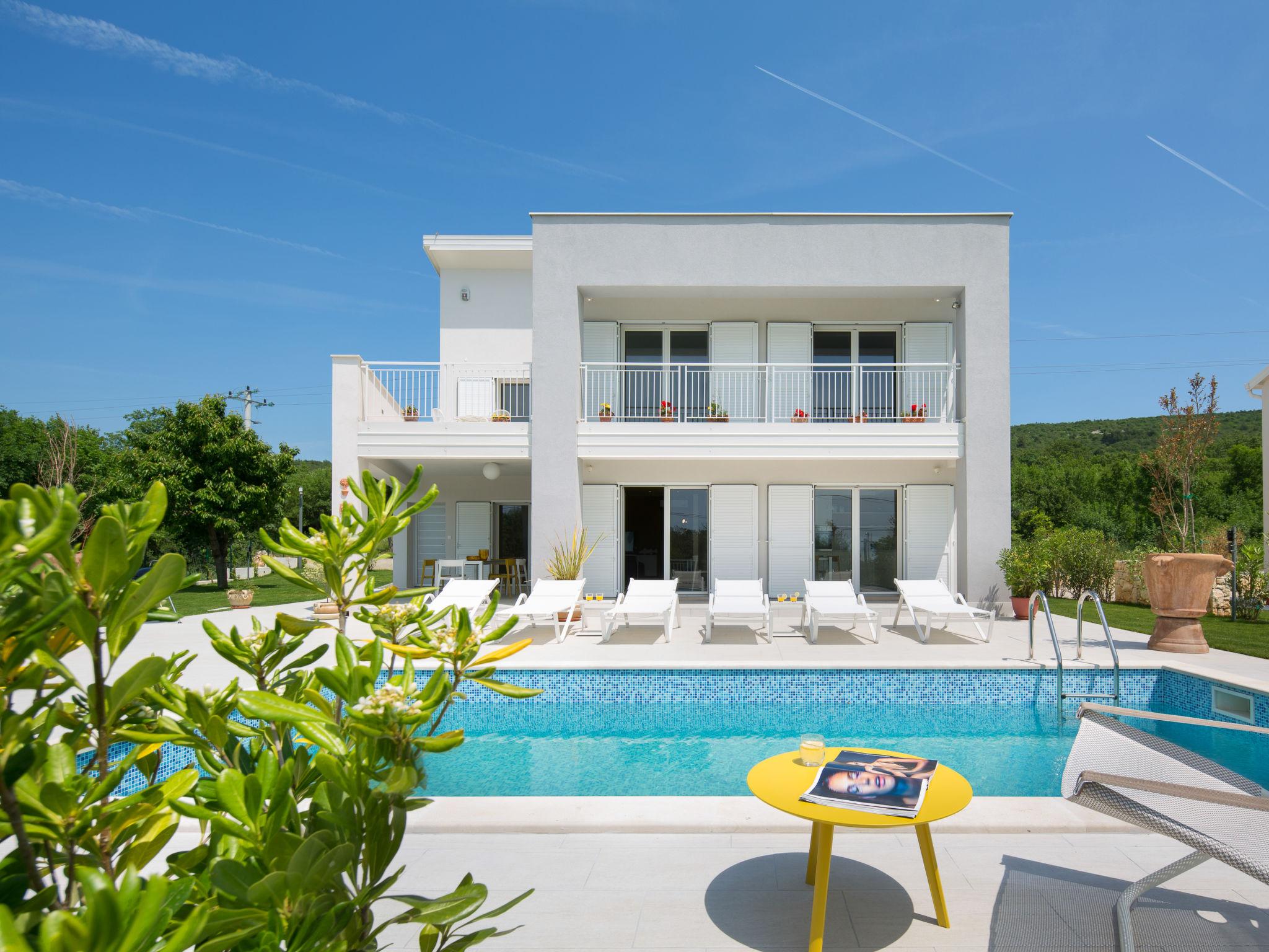 Photo 1 - Maison de 4 chambres à Raša avec piscine privée et vues à la mer