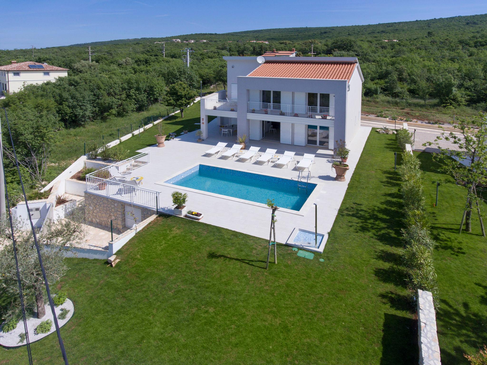 Foto 13 - Casa con 4 camere da letto a Raša con piscina privata e vista mare