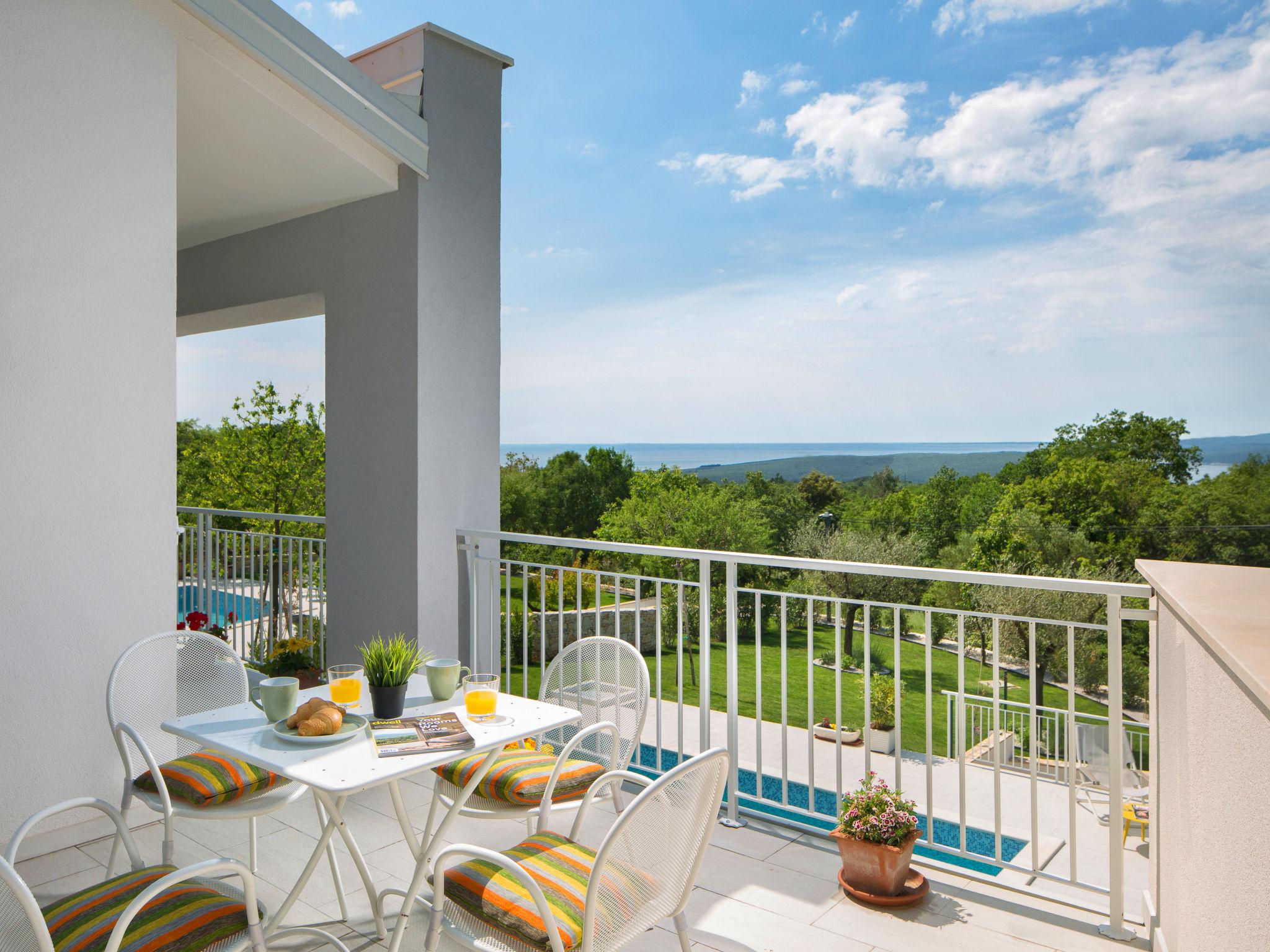 Photo 5 - Maison de 4 chambres à Raša avec piscine privée et jardin