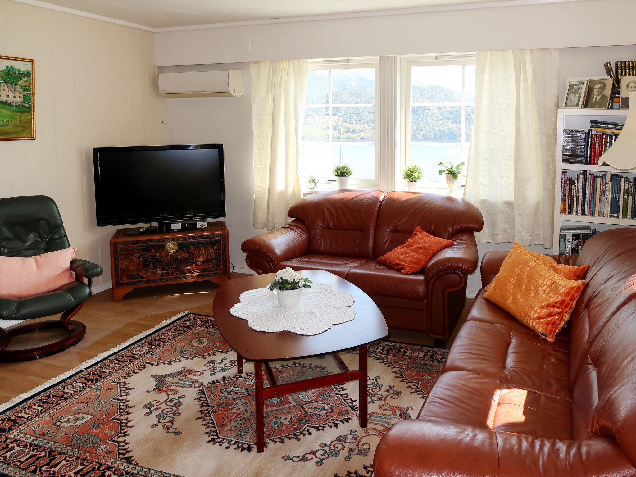 Photo 3 - 4 bedroom House in Askvoll with garden and terrace