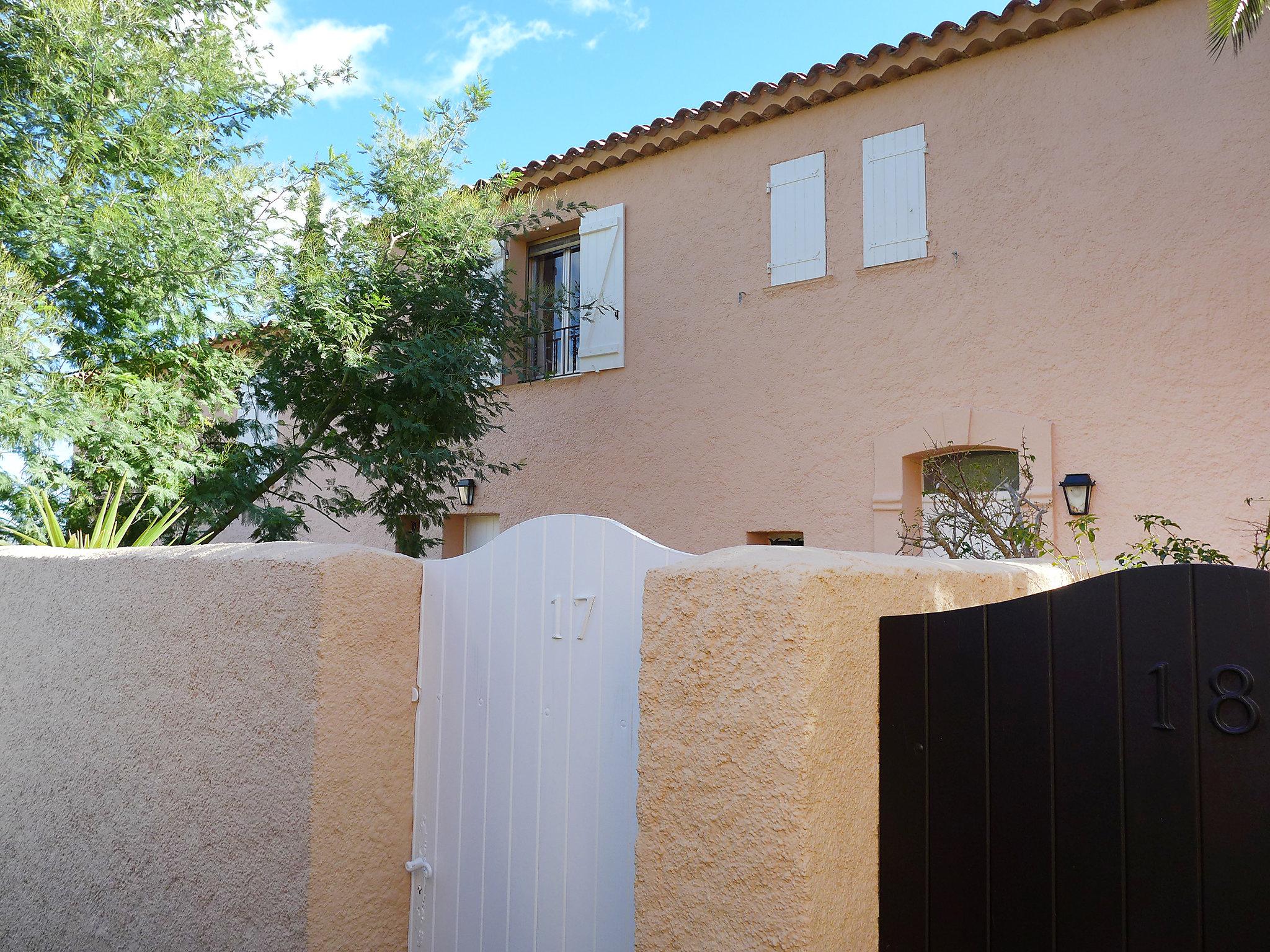 Foto 20 - Casa de 2 quartos em Cavalaire-sur-Mer com piscina e terraço