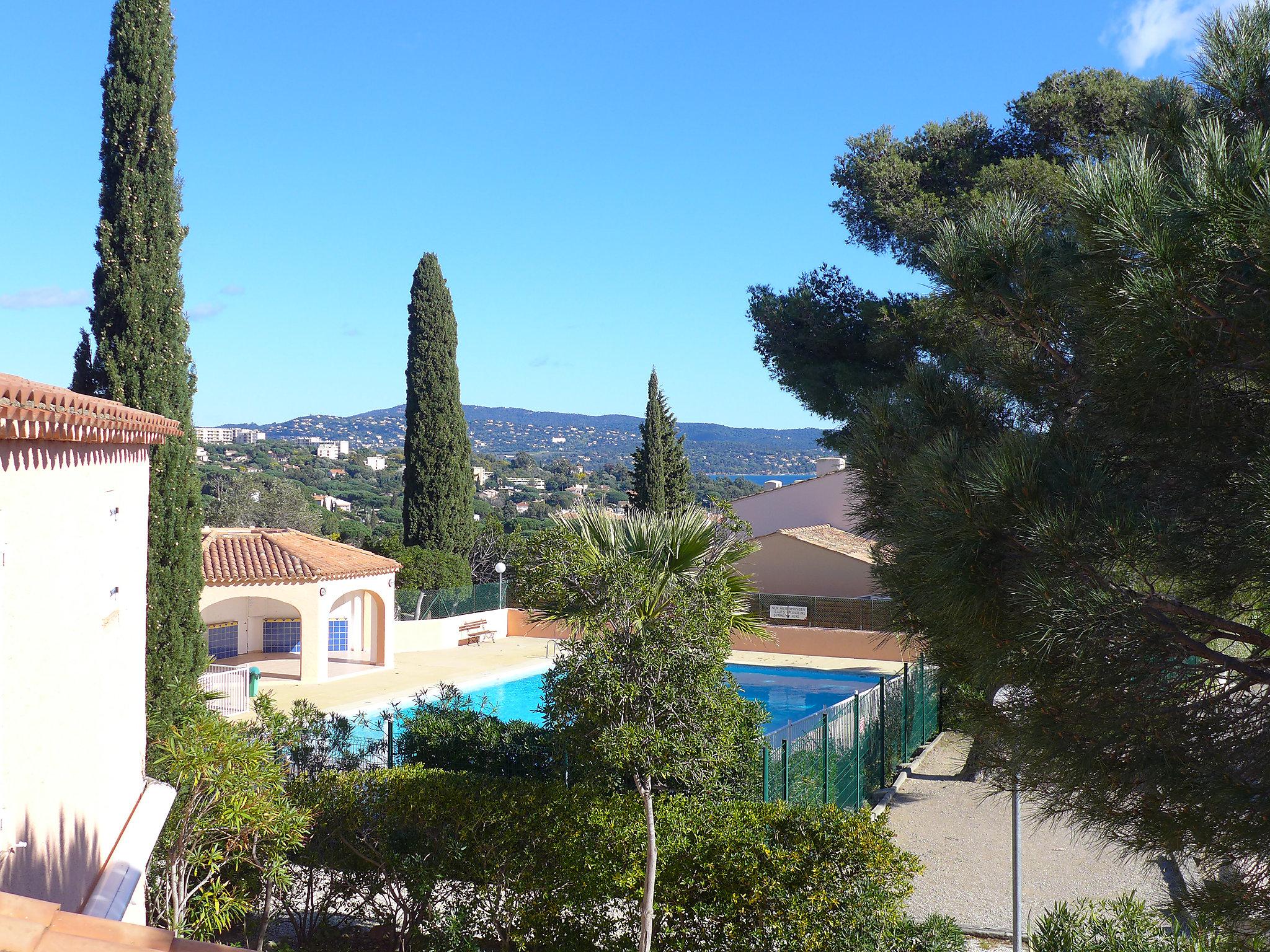 Foto 12 - Casa de 2 habitaciones en Cavalaire-sur-Mer con piscina y terraza