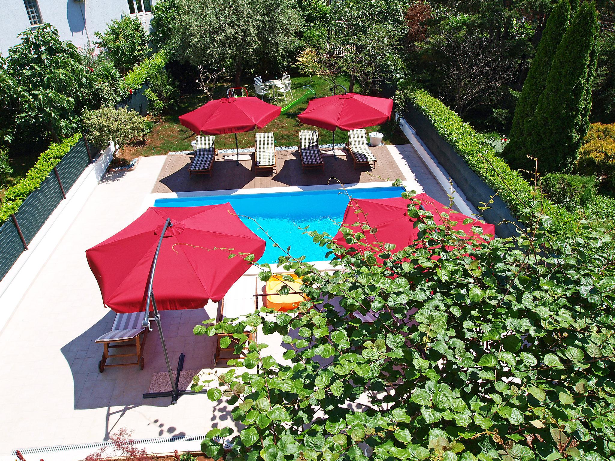 Foto 17 - Casa de 4 quartos em Pula com piscina privada e vistas do mar