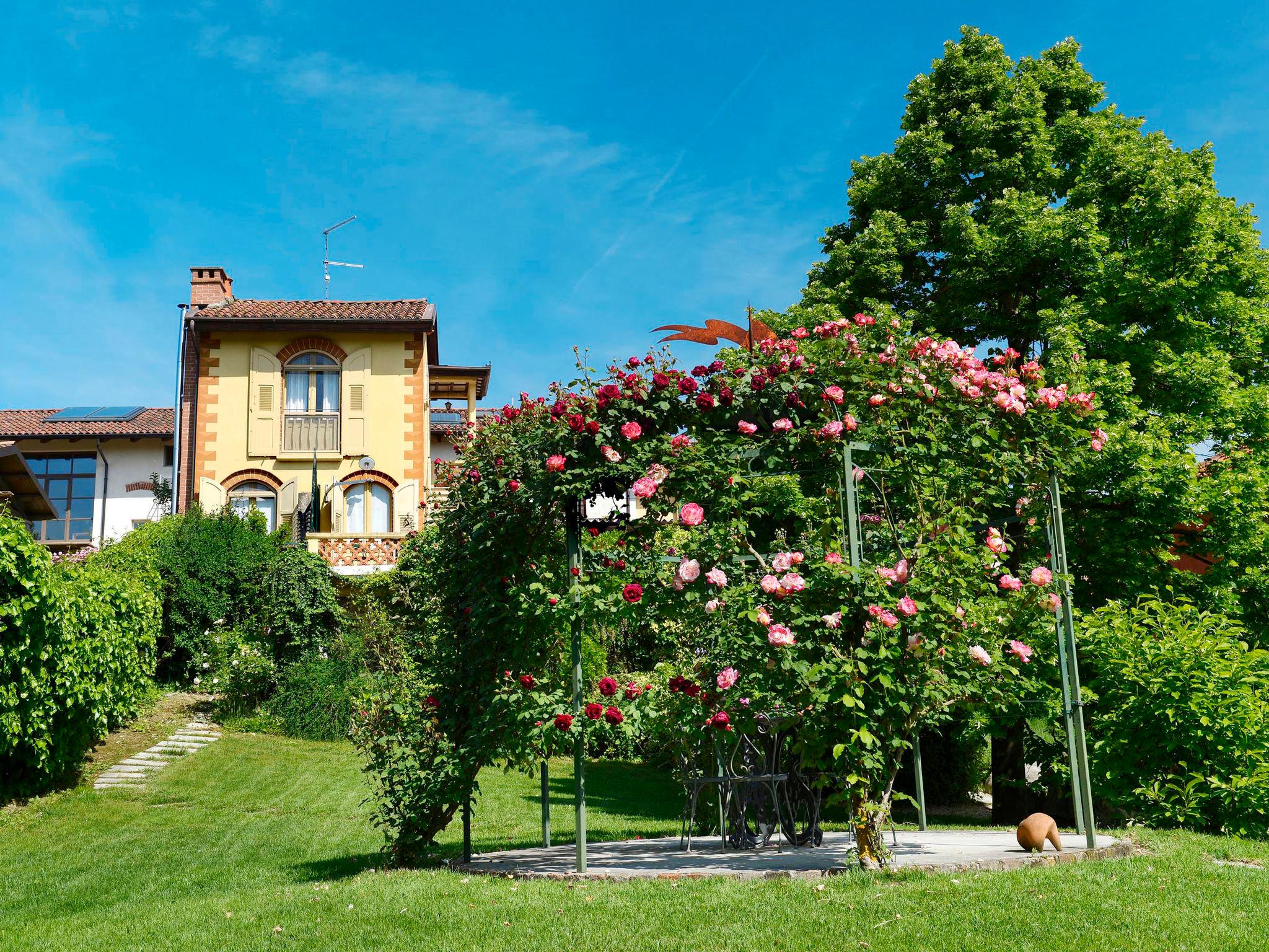 Foto 1 - Haus mit 1 Schlafzimmer in Belveglio mit garten und terrasse
