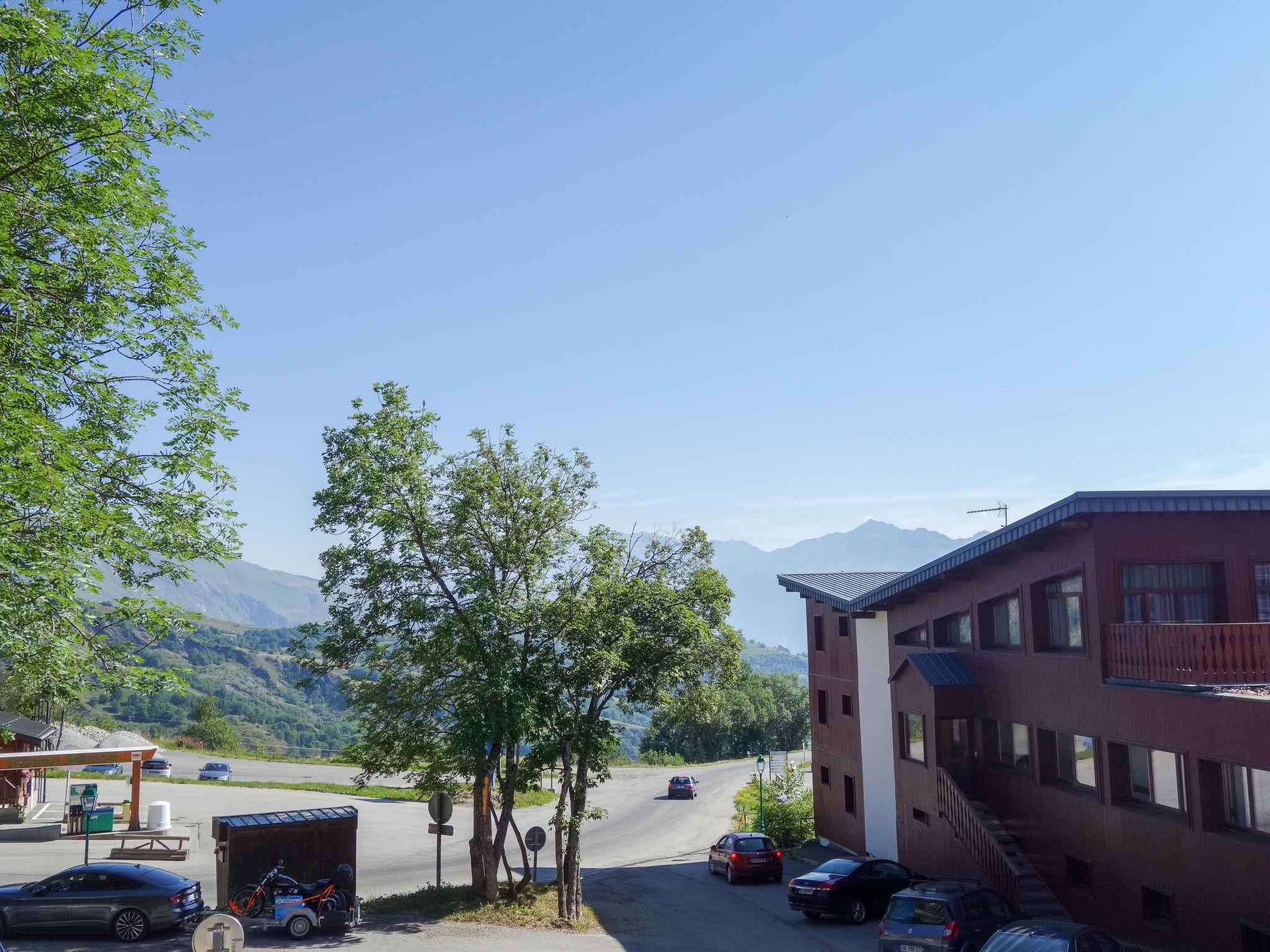 Foto 18 - Apartamento de 1 quarto em Villarembert com piscina e vista para a montanha