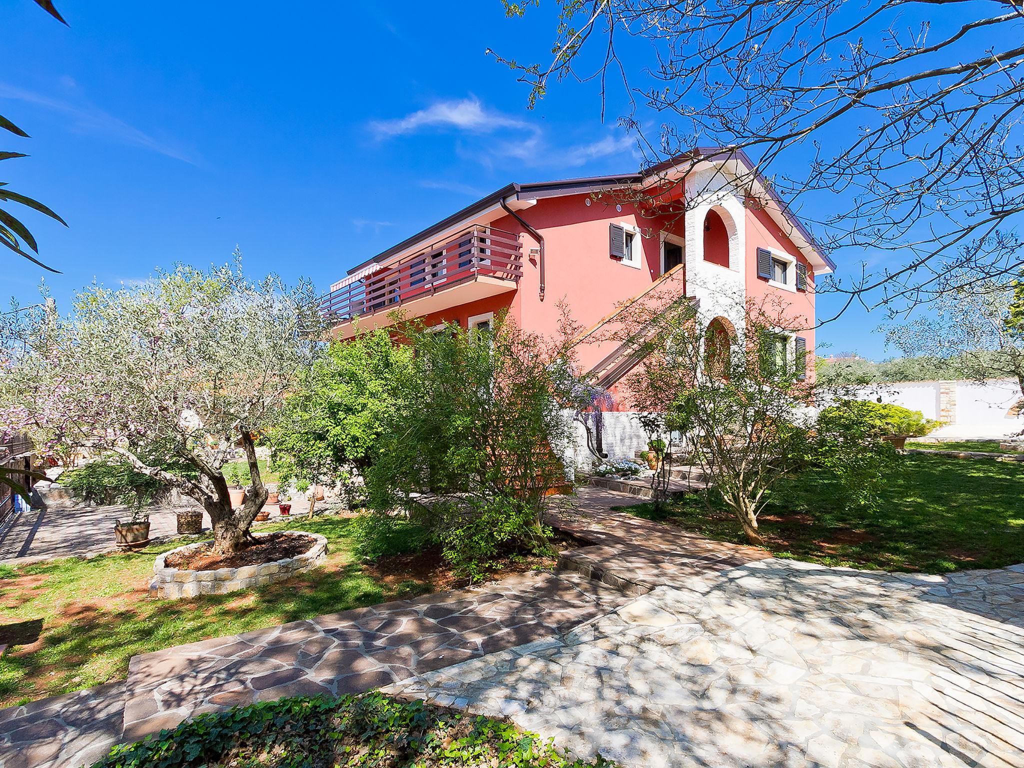 Photo 20 - Appartement de 3 chambres à Umag avec piscine privée et jardin