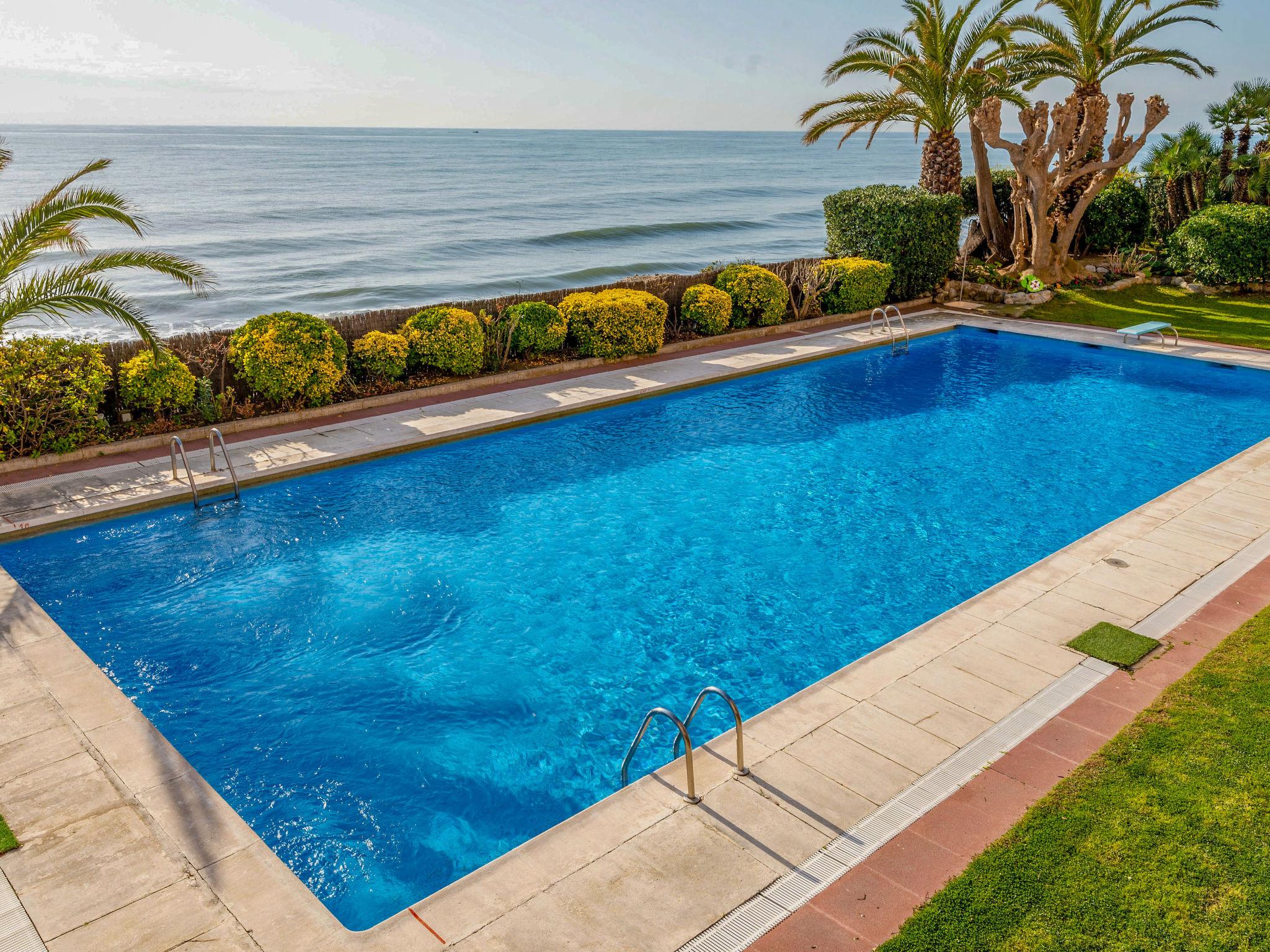 Photo 15 - Appartement de 3 chambres à Sant Andreu de Llavaneres avec piscine et vues à la mer