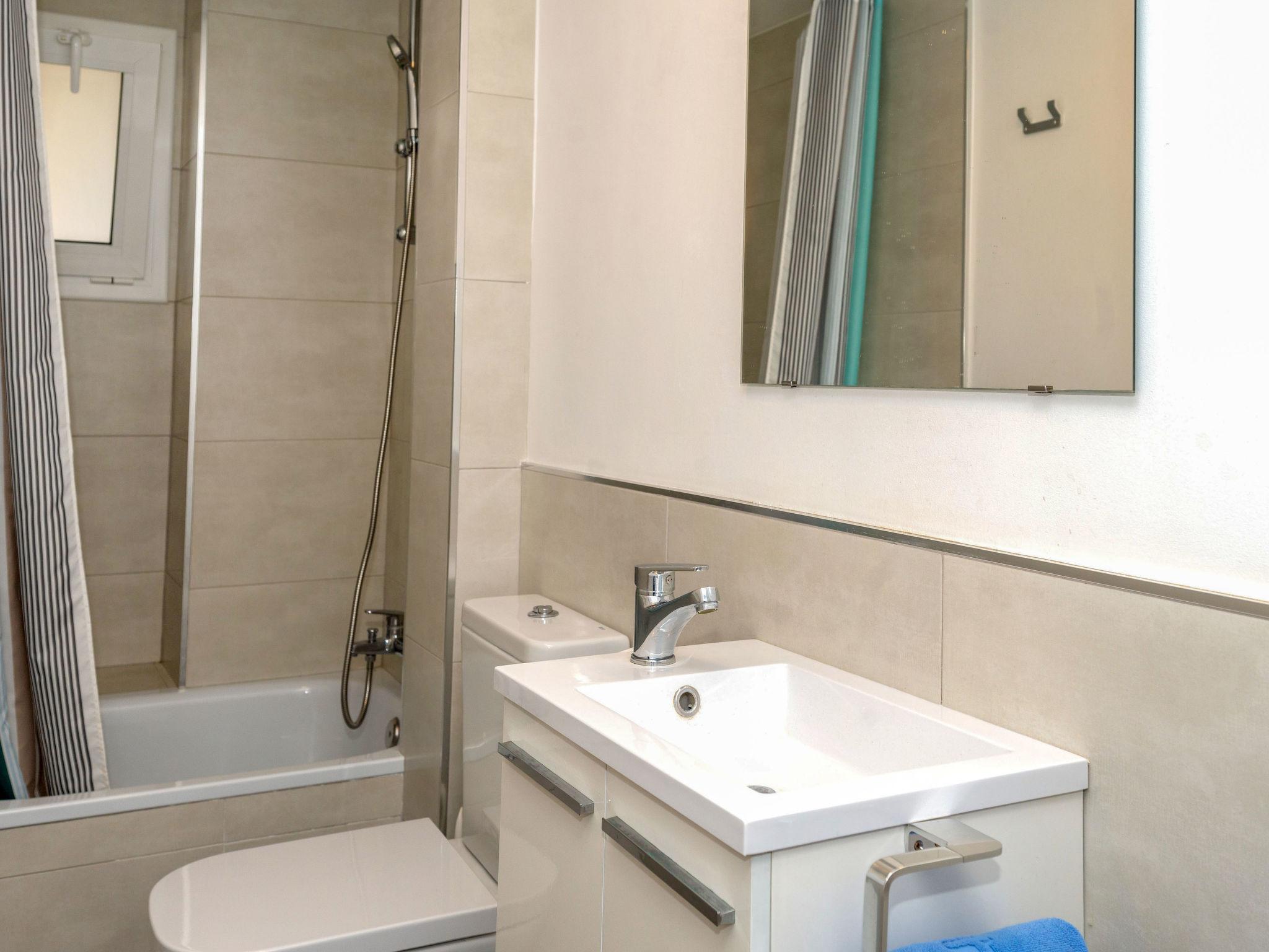 Foto 14 - Appartamento con 3 camere da letto a Sant Andreu de Llavaneres con piscina e vista mare