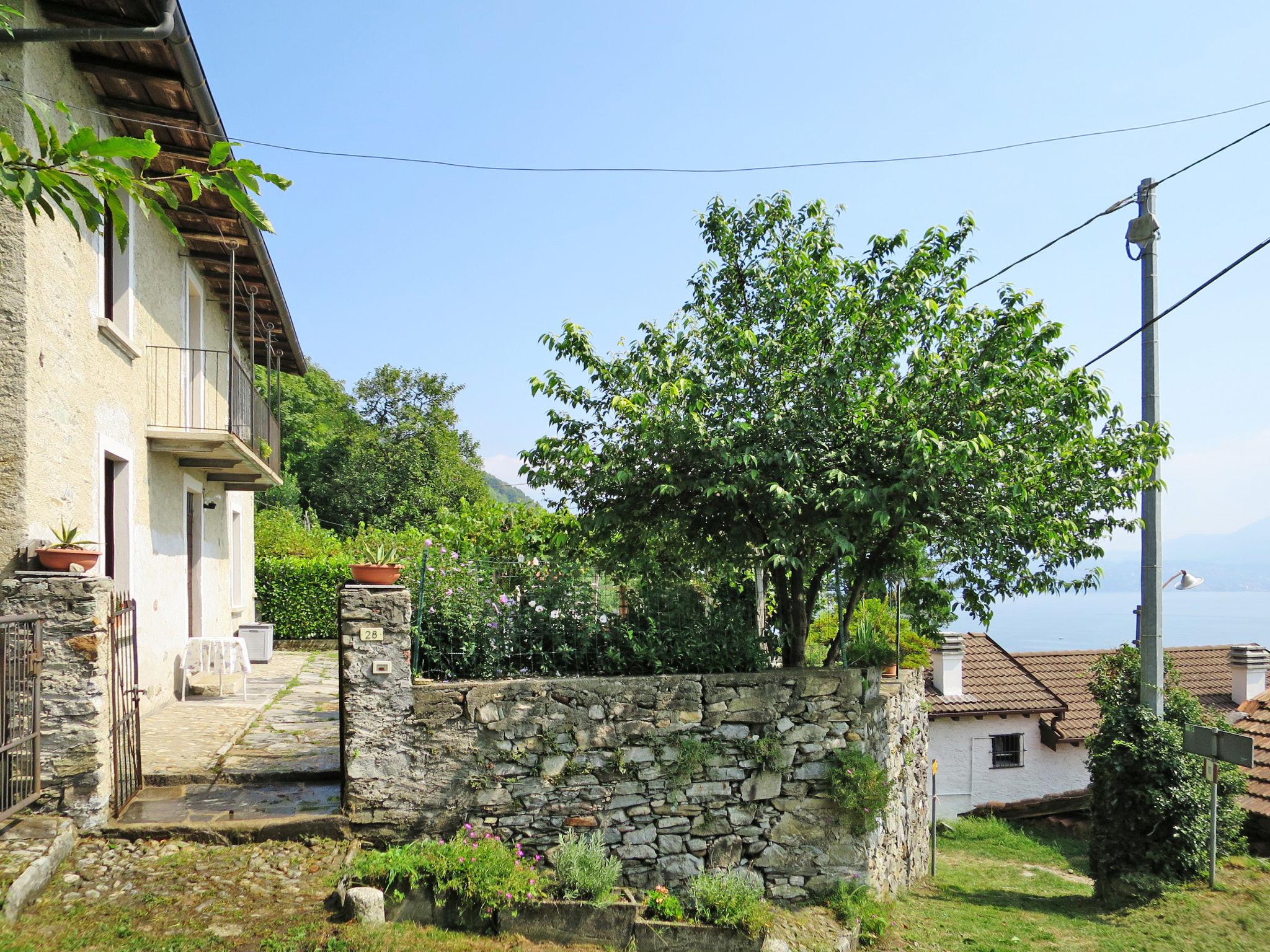 Photo 2 - Maison de 3 chambres à Cannero Riviera avec jardin et vues sur la montagne